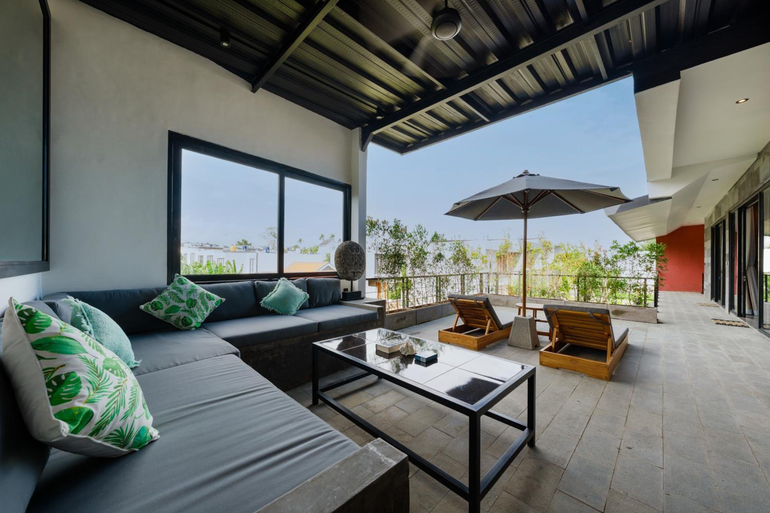 Modern Artistic 5BR Haven in Canggu Berawa