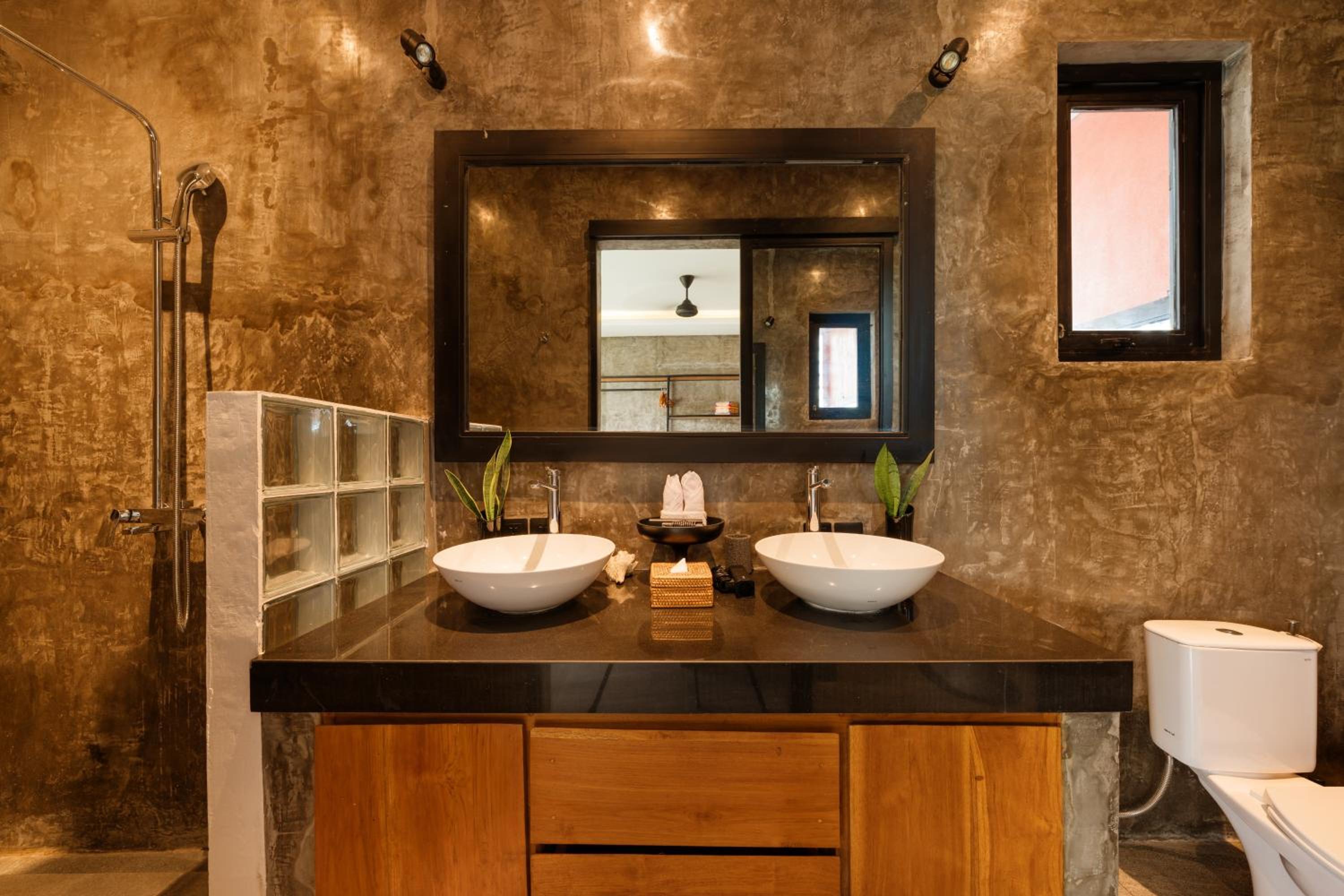 Modern Artistic 5BR Haven in Canggu Berawa