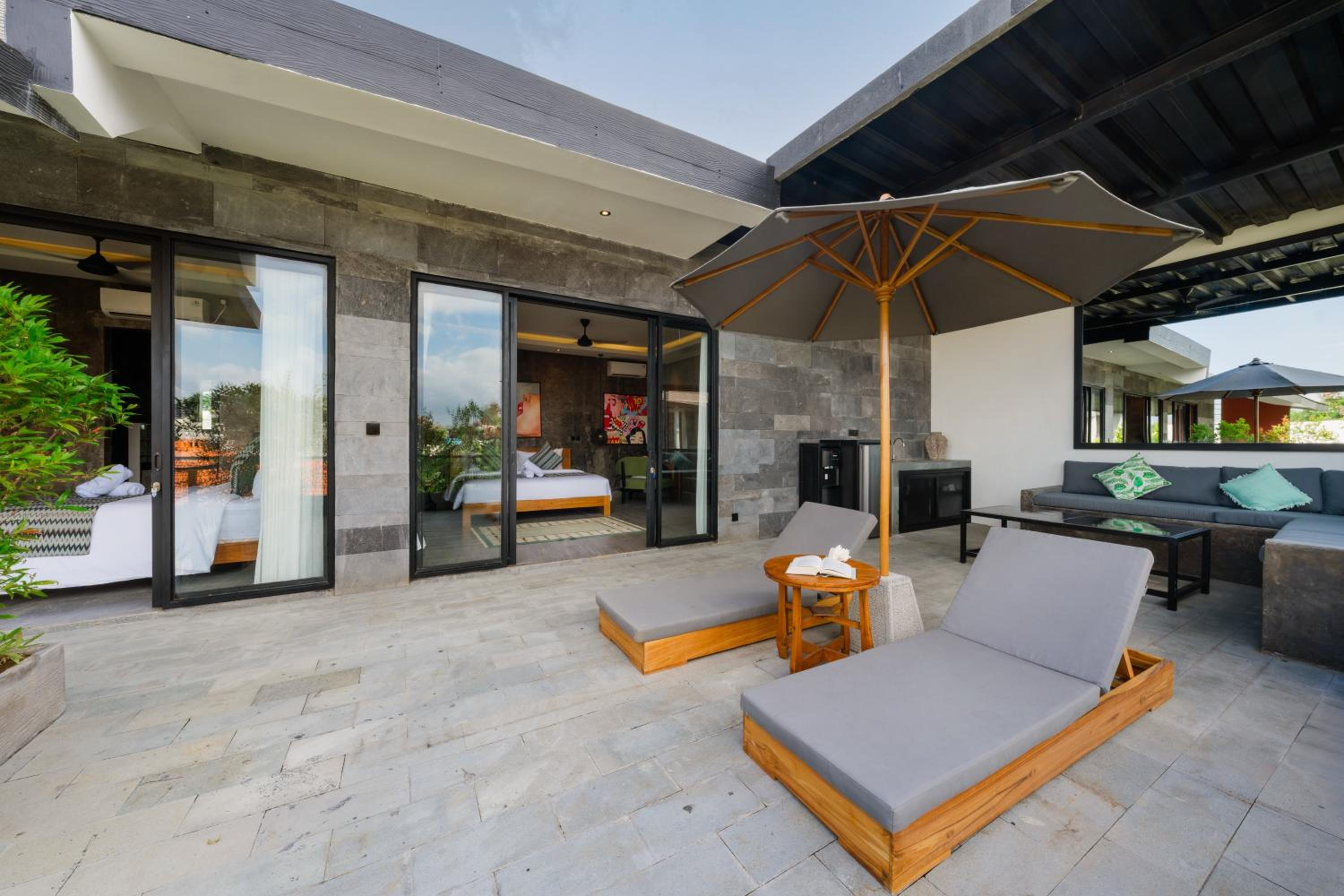 Modern Artistic 5BR Haven in Canggu Berawa