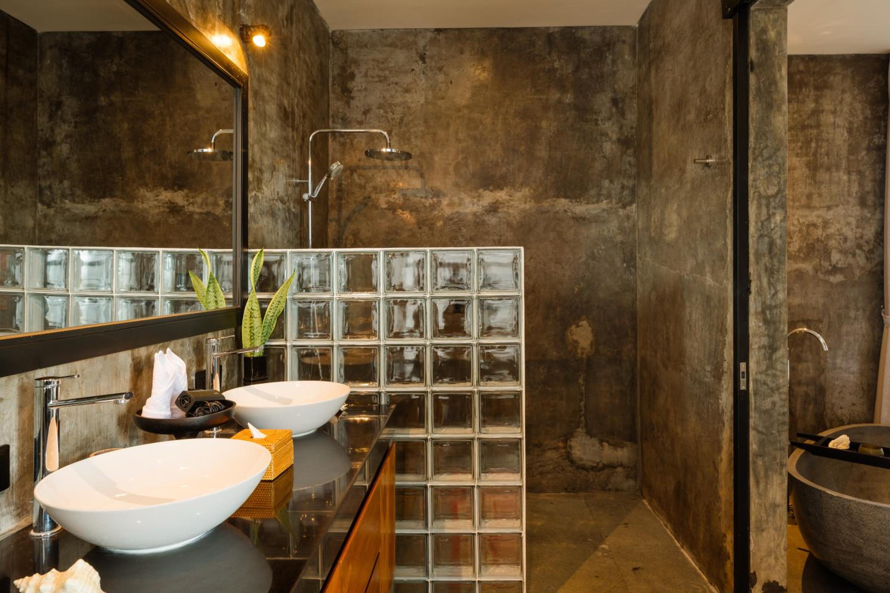 Modern Artistic 5BR Haven in Canggu Berawa