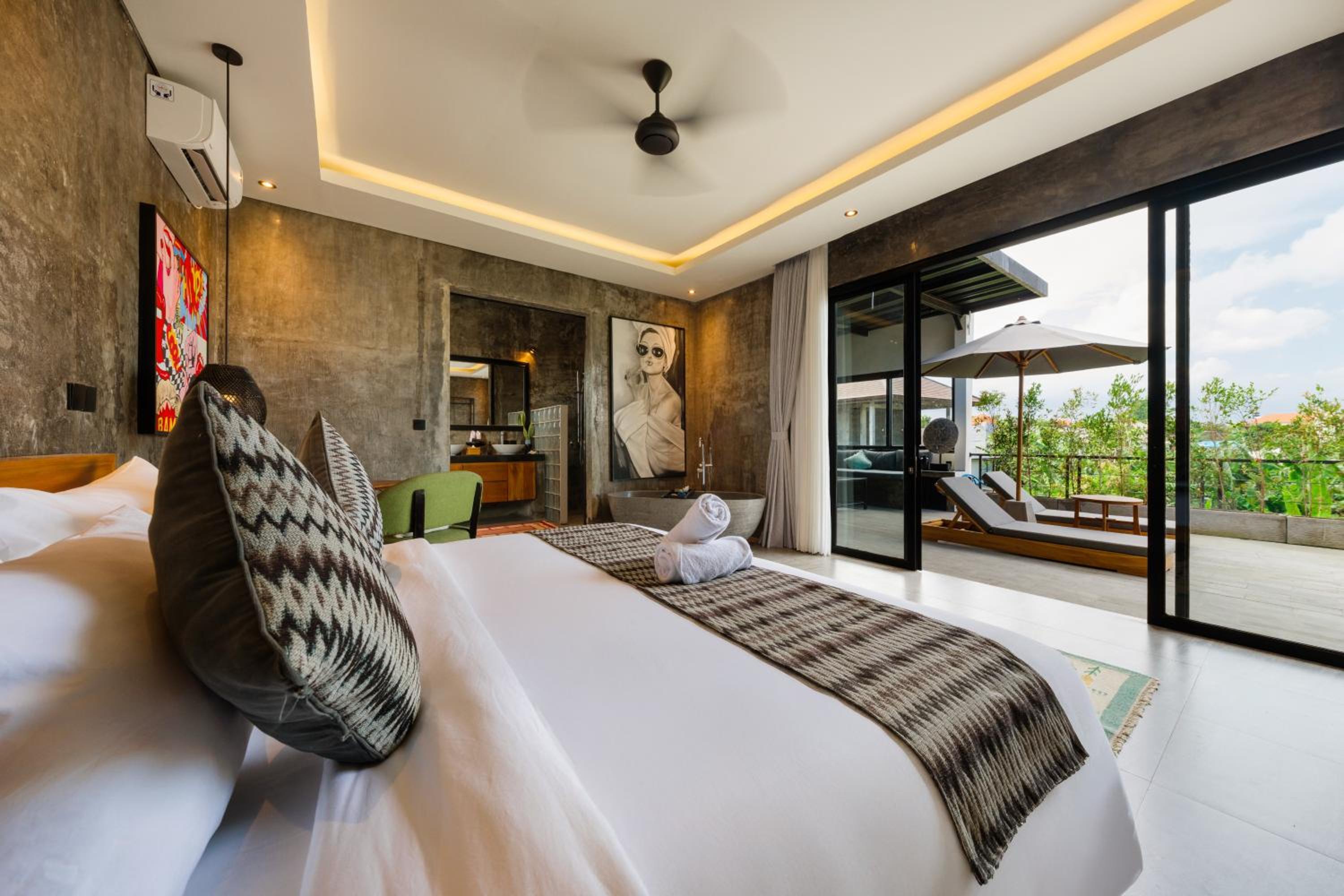 Modern Artistic 5BR Haven in Canggu Berawa