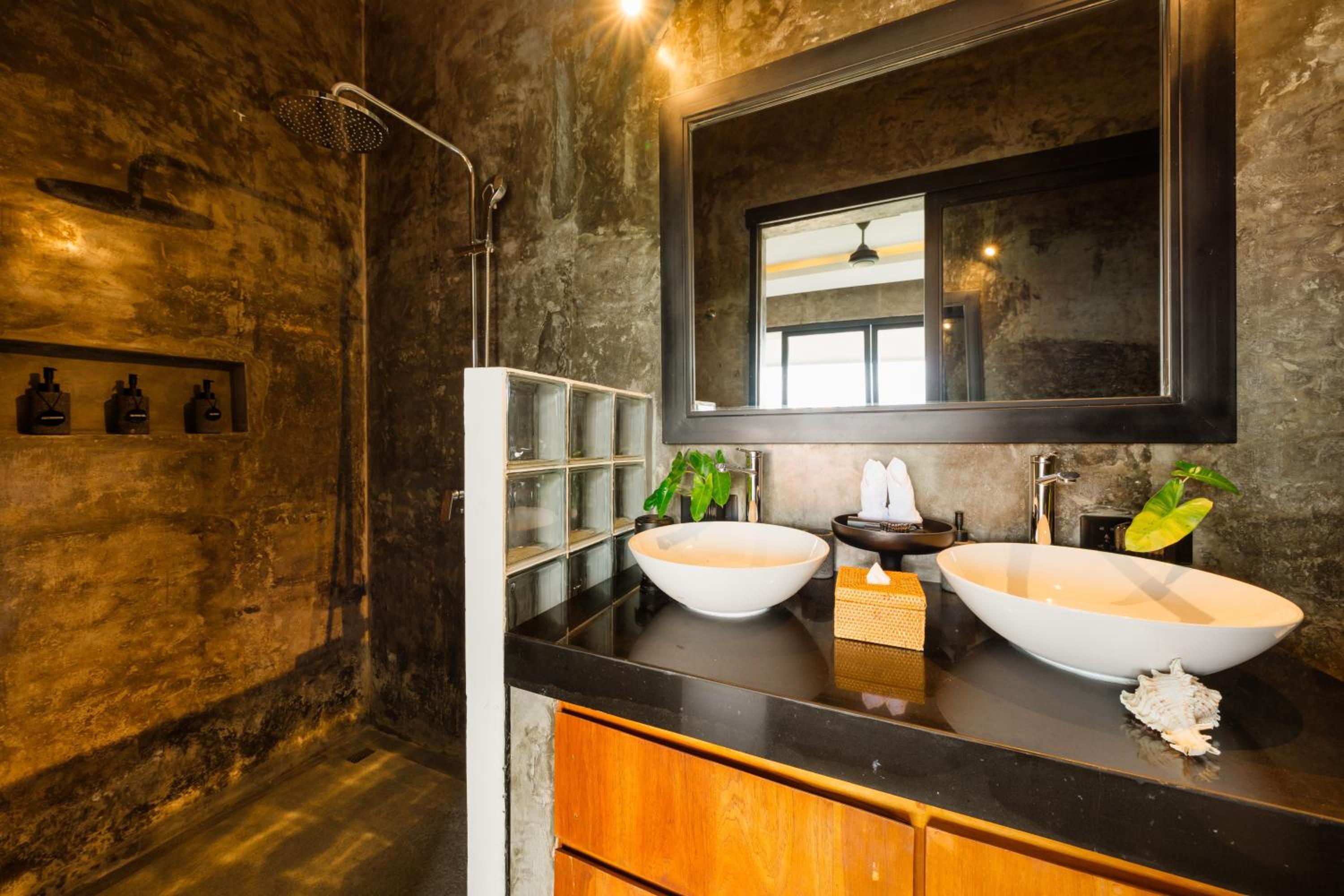 Modern Artistic 5BR Haven in Canggu Berawa