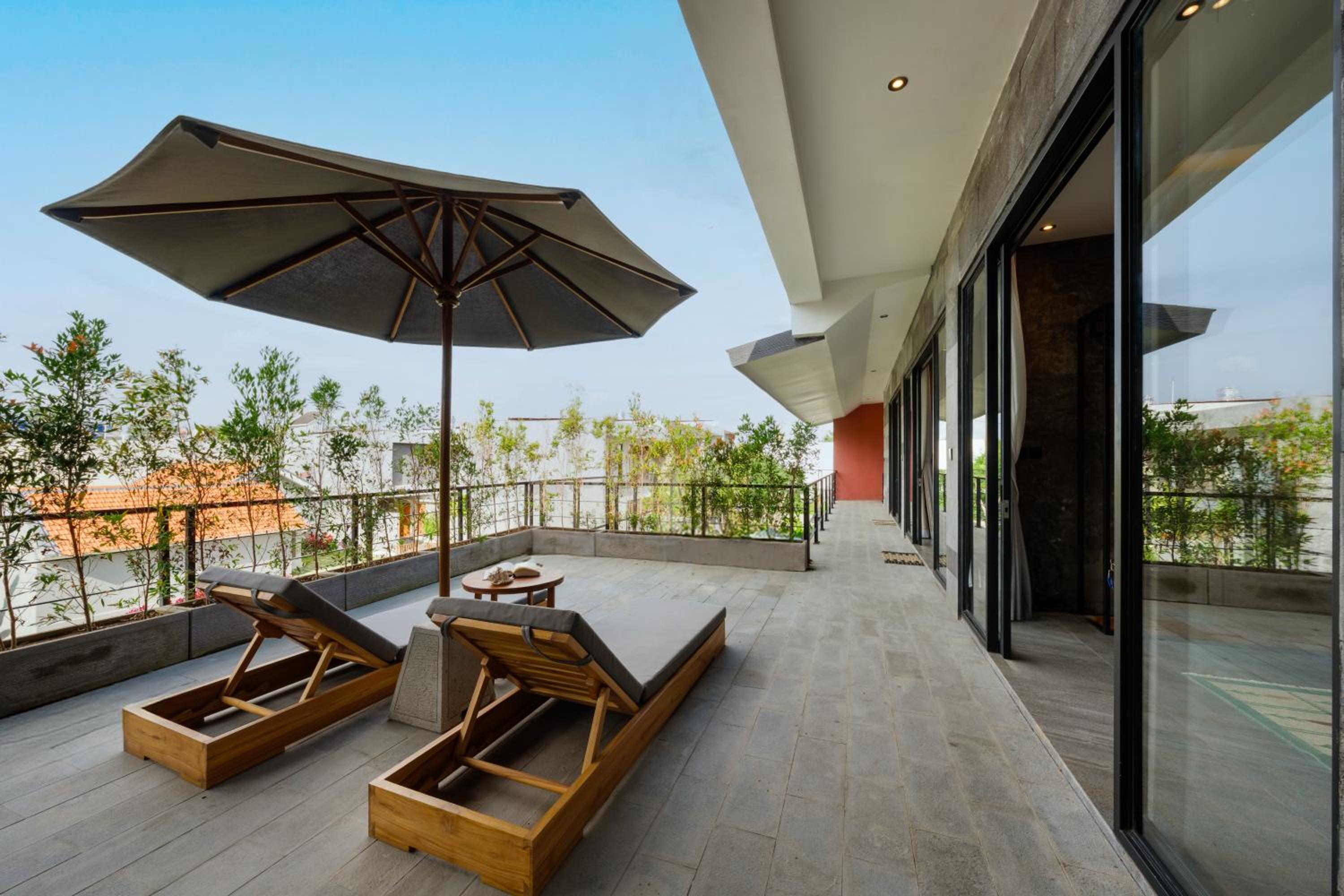 Modern Artistic 5BR Haven in Canggu Berawa