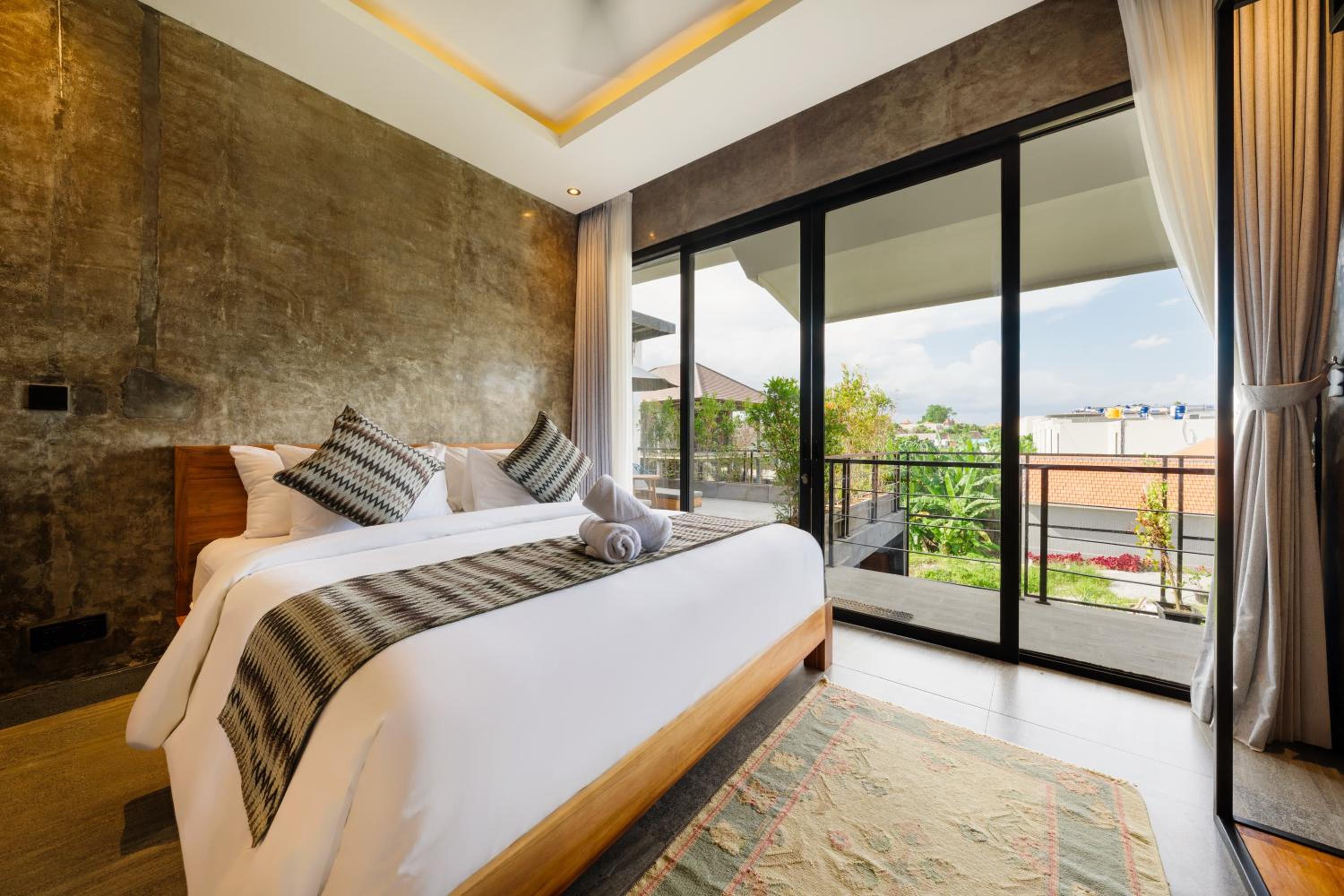Modern Artistic 5BR Haven in Canggu Berawa