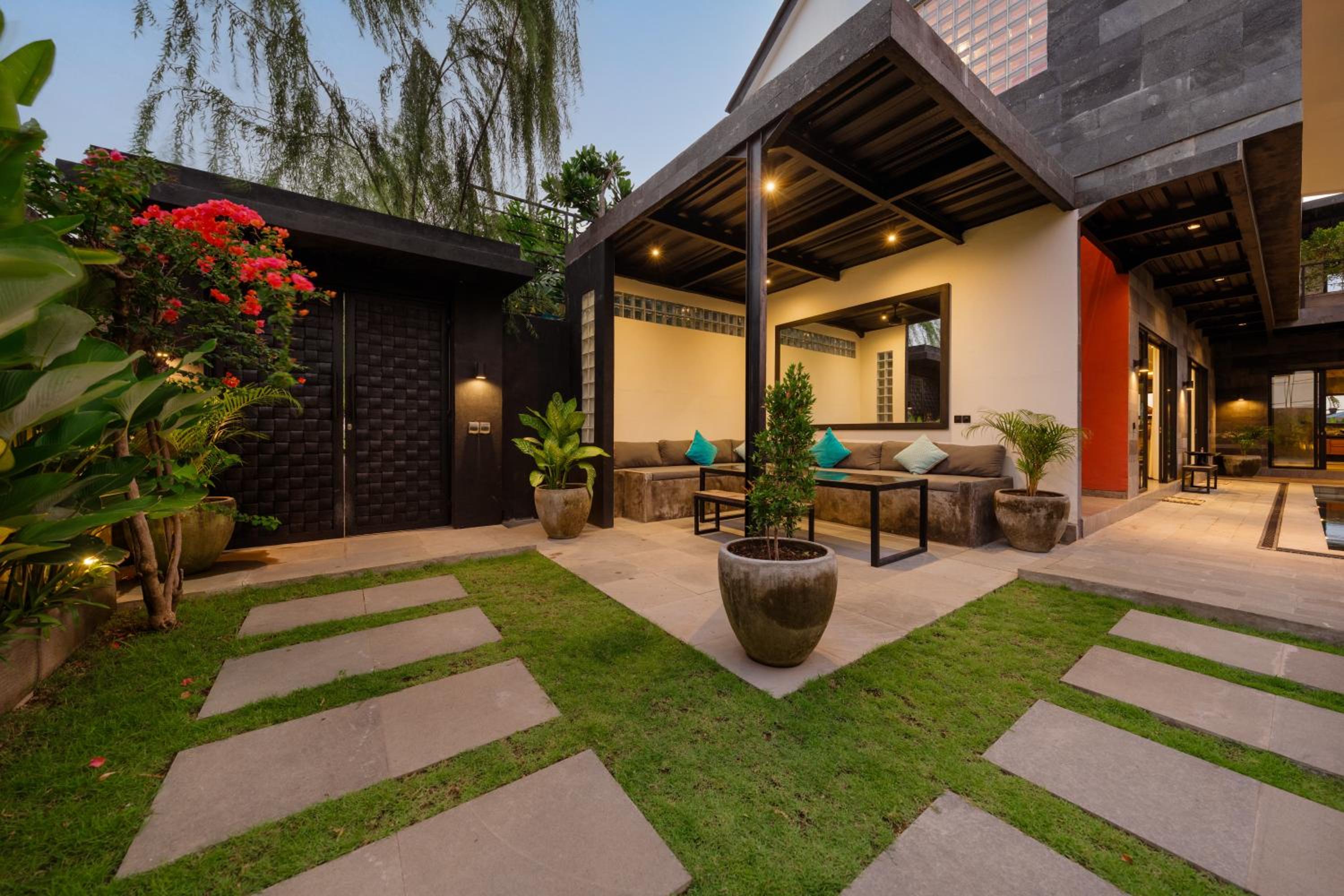 Modern Artistic 5BR Haven in Canggu Berawa