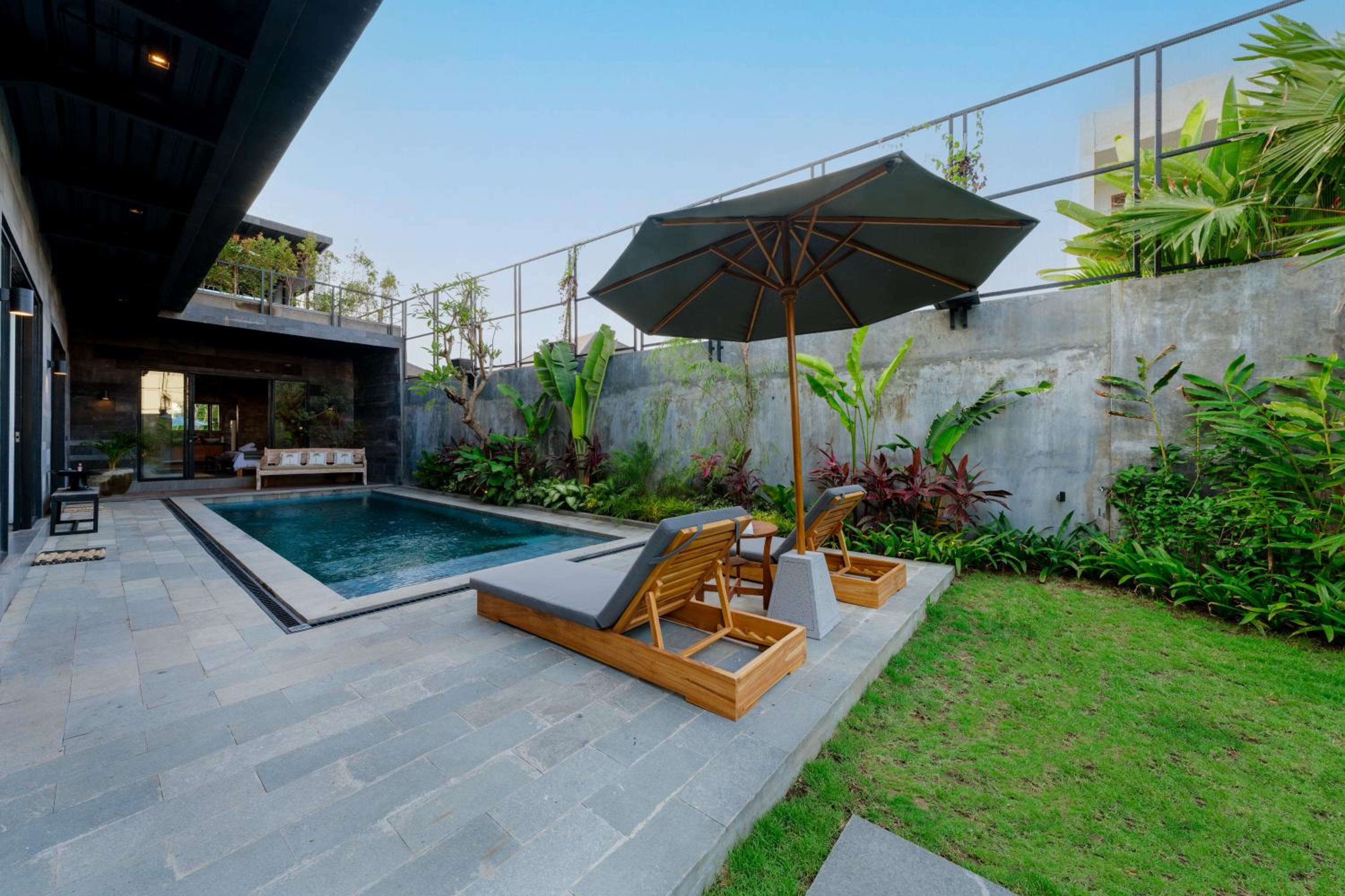 Modern Artistic 5BR Haven in Canggu Berawa