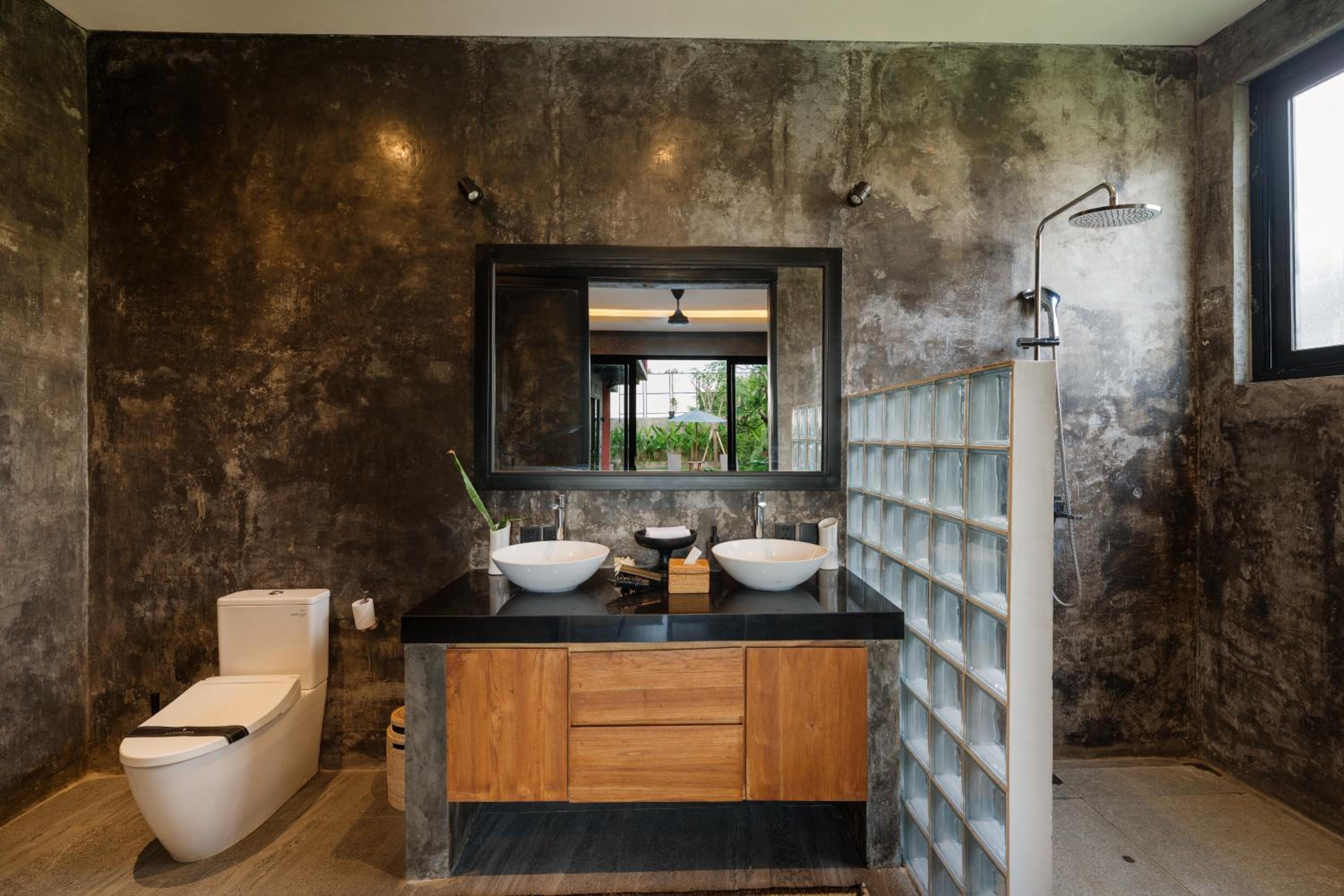 Modern Artistic 5BR Haven in Canggu Berawa