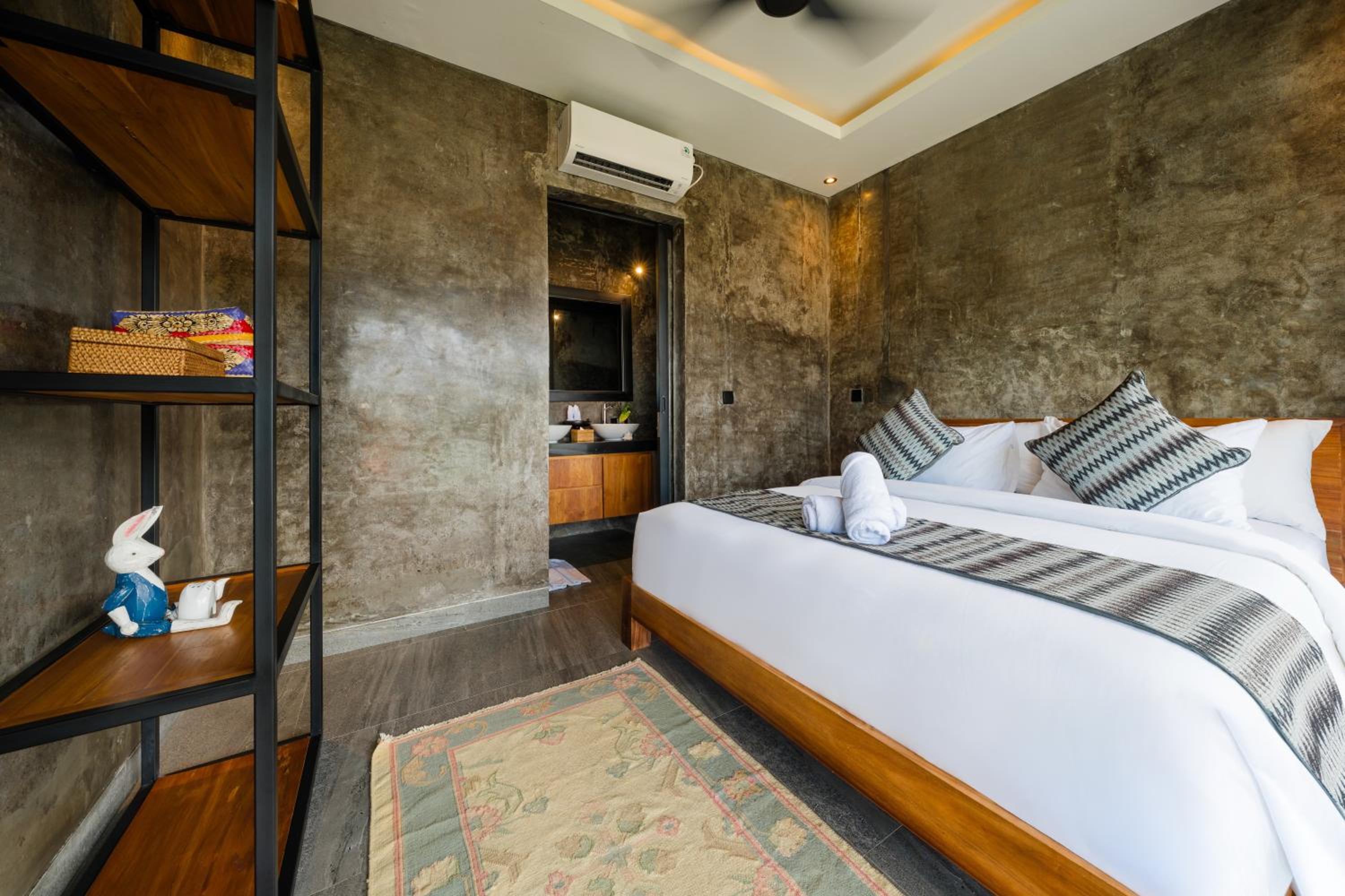 Modern Artistic 5BR Haven in Canggu Berawa