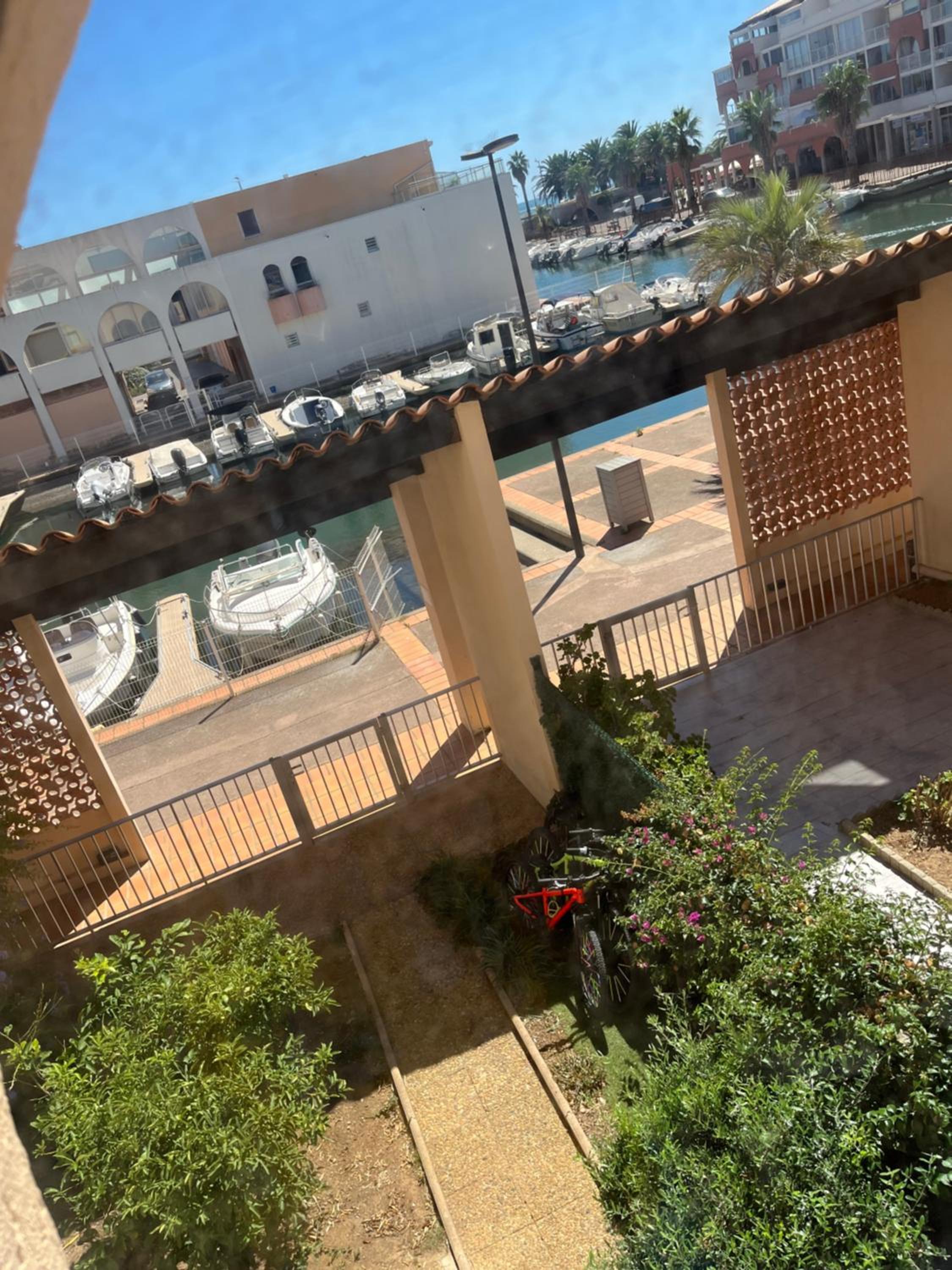 Wi Fi,vue marina ,parking ,plage à pied