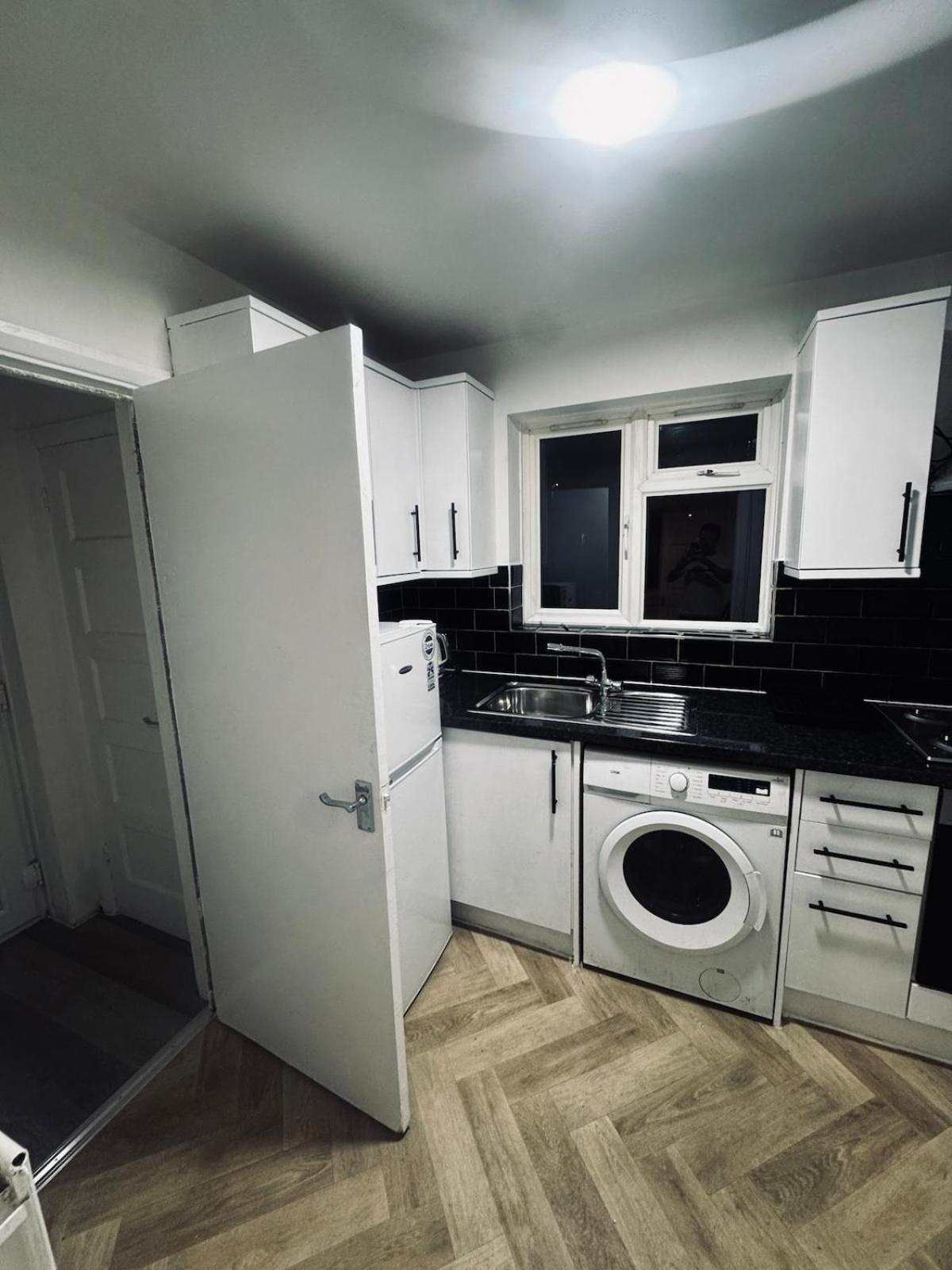 Stylish Wembley Home with Hot Tub, Parking & Garden