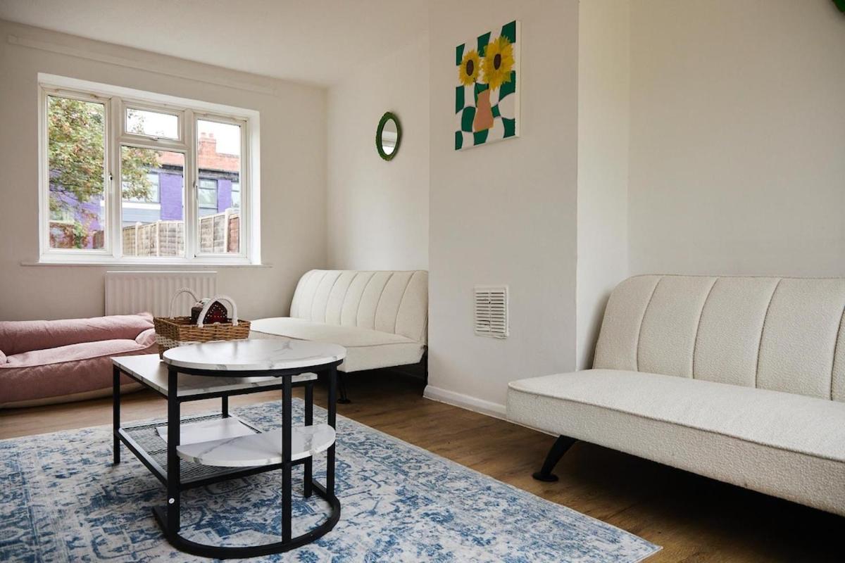 Stylish Wembley Home with Hot Tub, Parking & Garden
