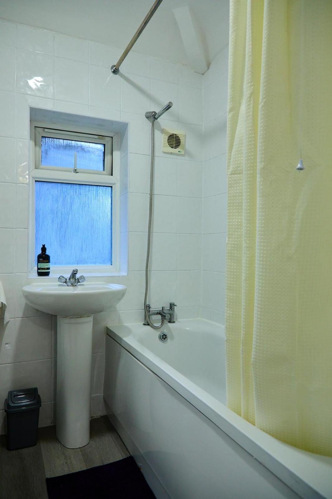 Stylish Wembley Home with Hot Tub, Parking & Garden