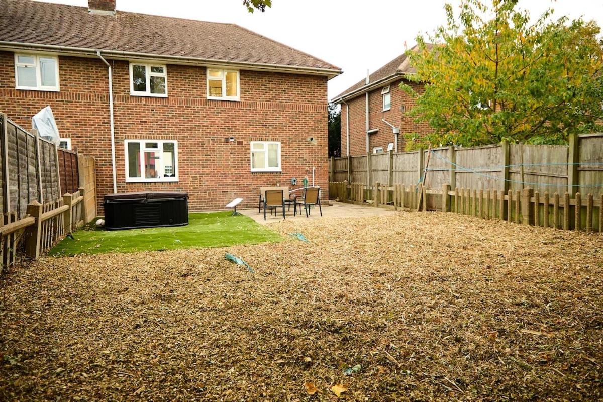 Stylish Wembley Home with Hot Tub, Parking & Garden