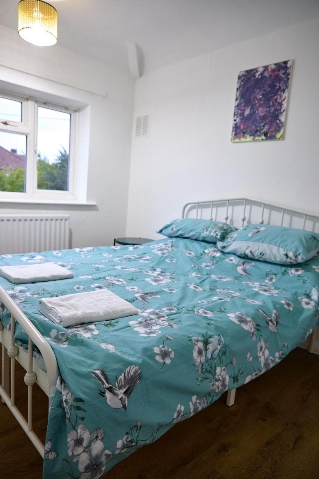 Stylish Wembley Home with Hot Tub, Parking & Garden