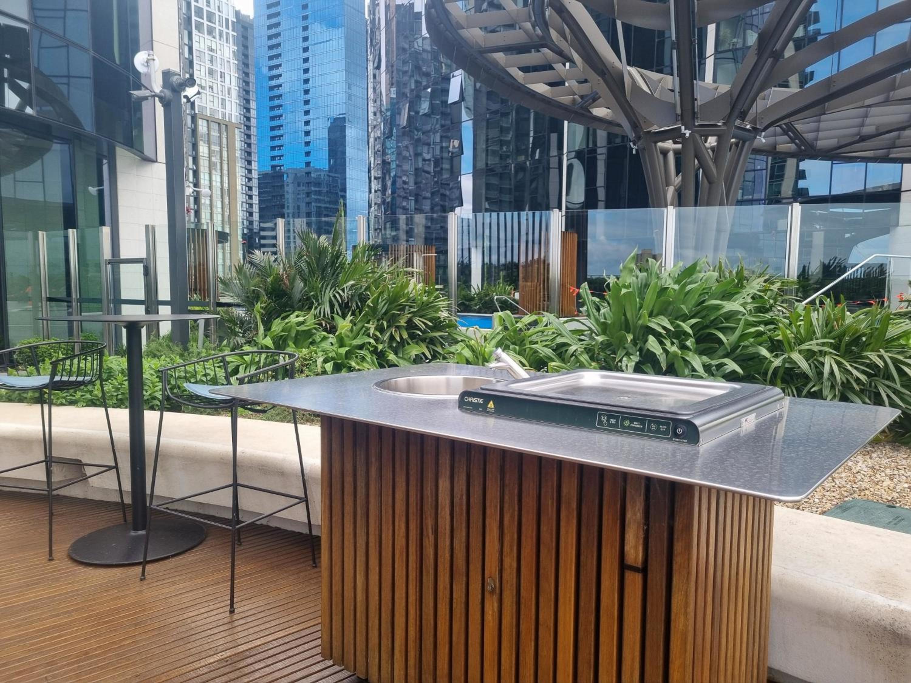 3BR Southbank Executive Apartment, Free Parking, Bay Views, Walk to Crown
