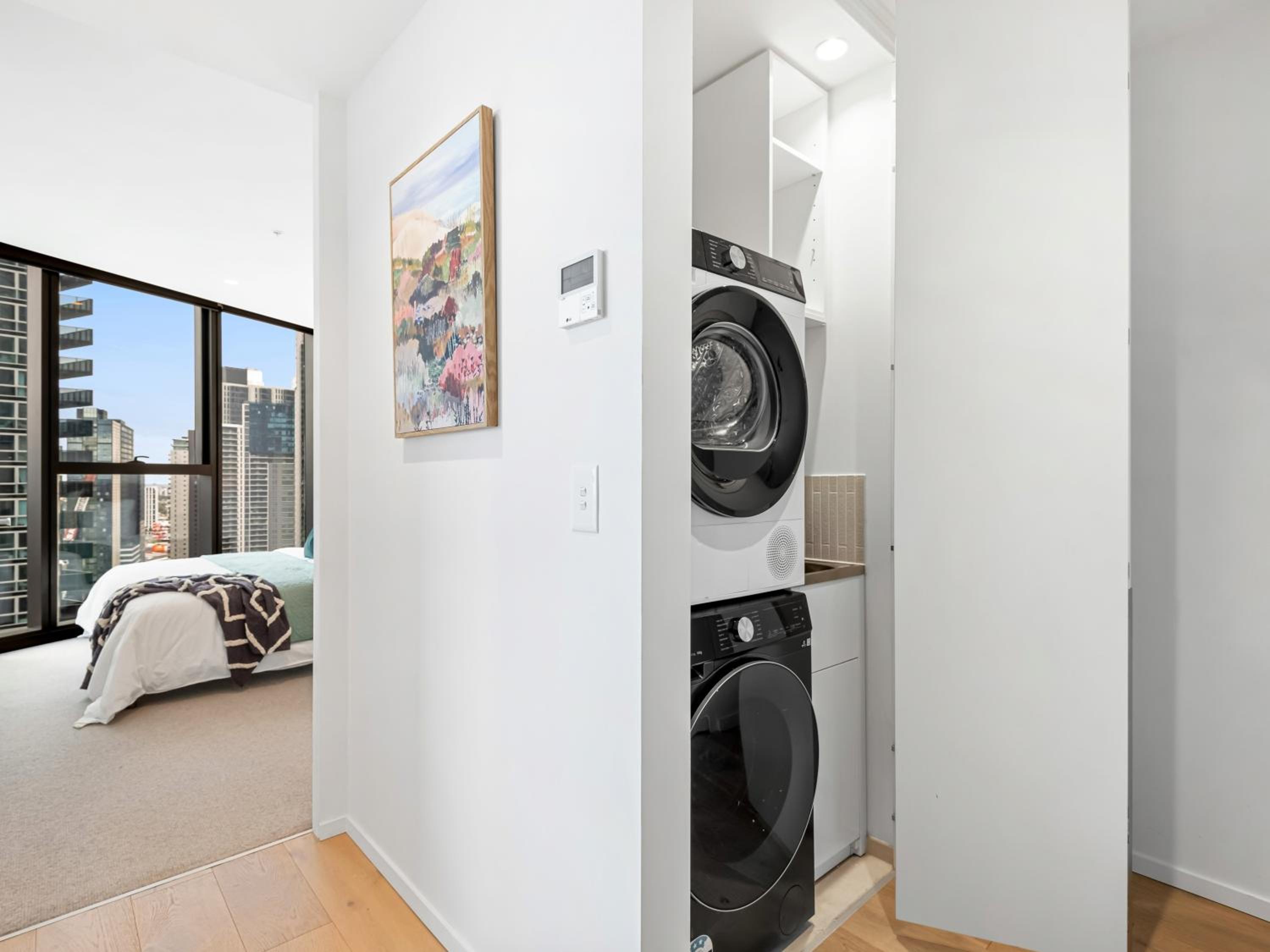 3BR Southbank Executive Apartment, Free Parking, Bay Views, Walk to Crown