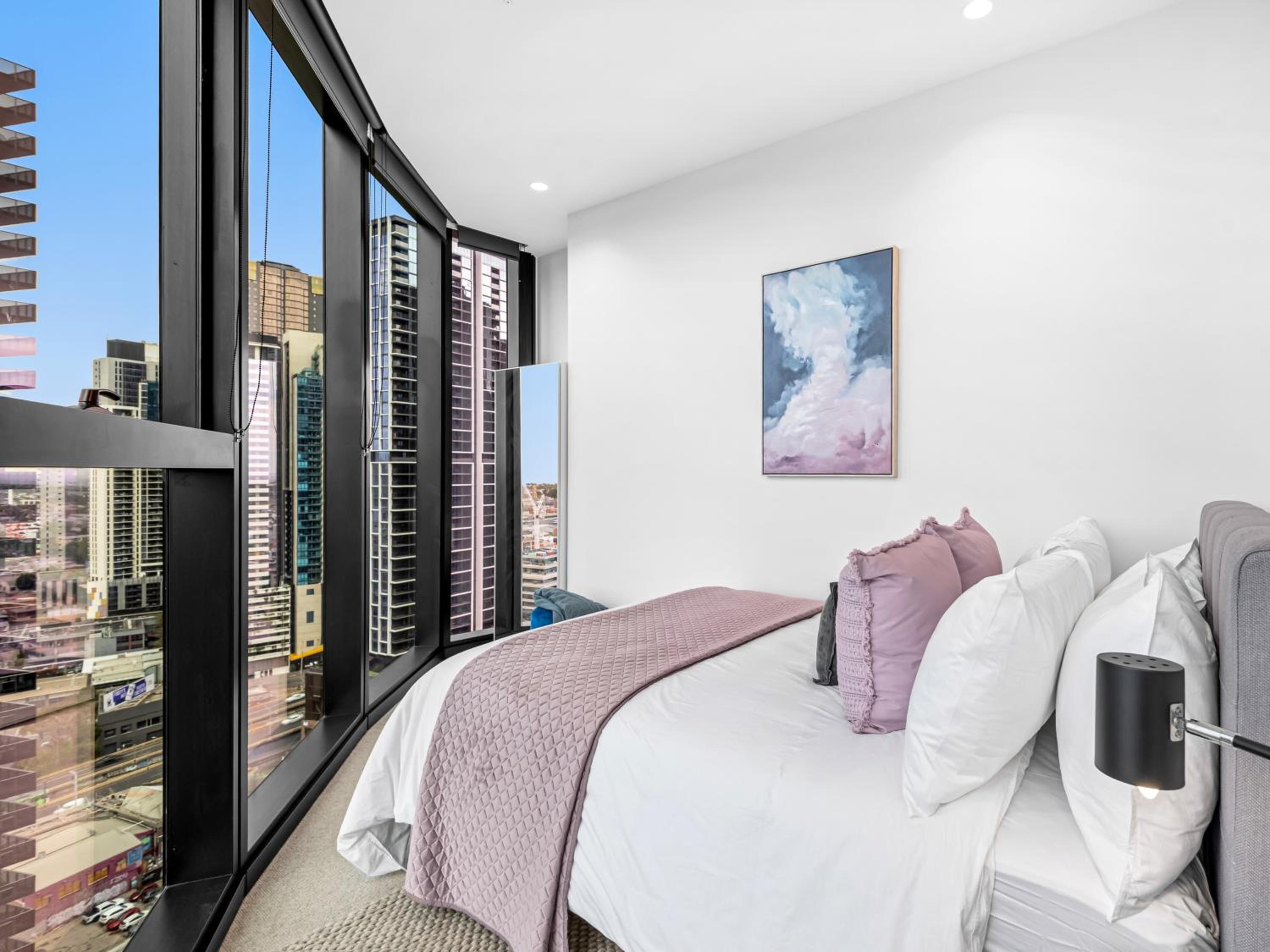 3BR Southbank Executive Apartment, Free Parking, Bay Views, Walk to Crown