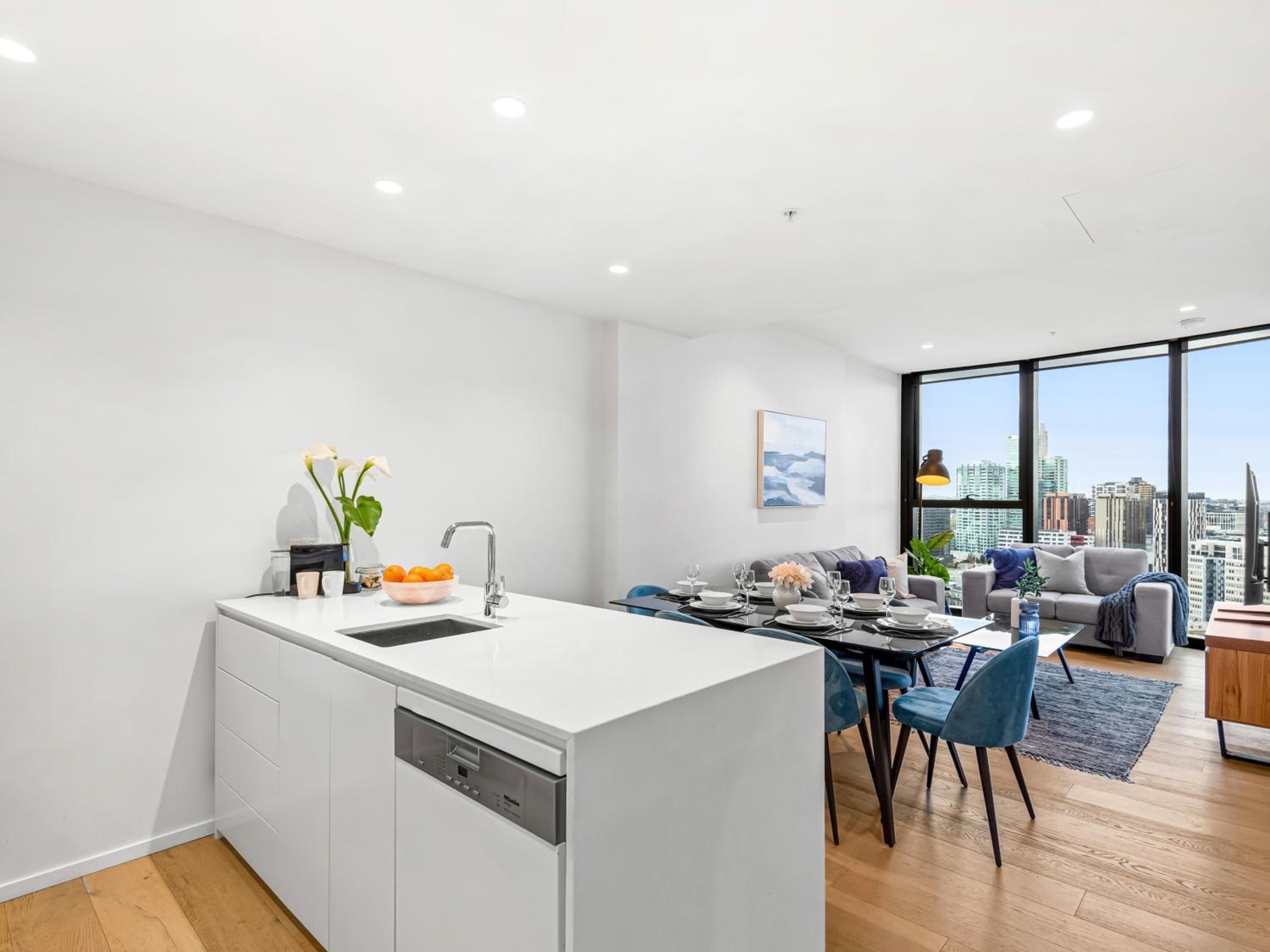 3BR Southbank Executive Apartment, Free Parking, Bay Views, Walk to Crown