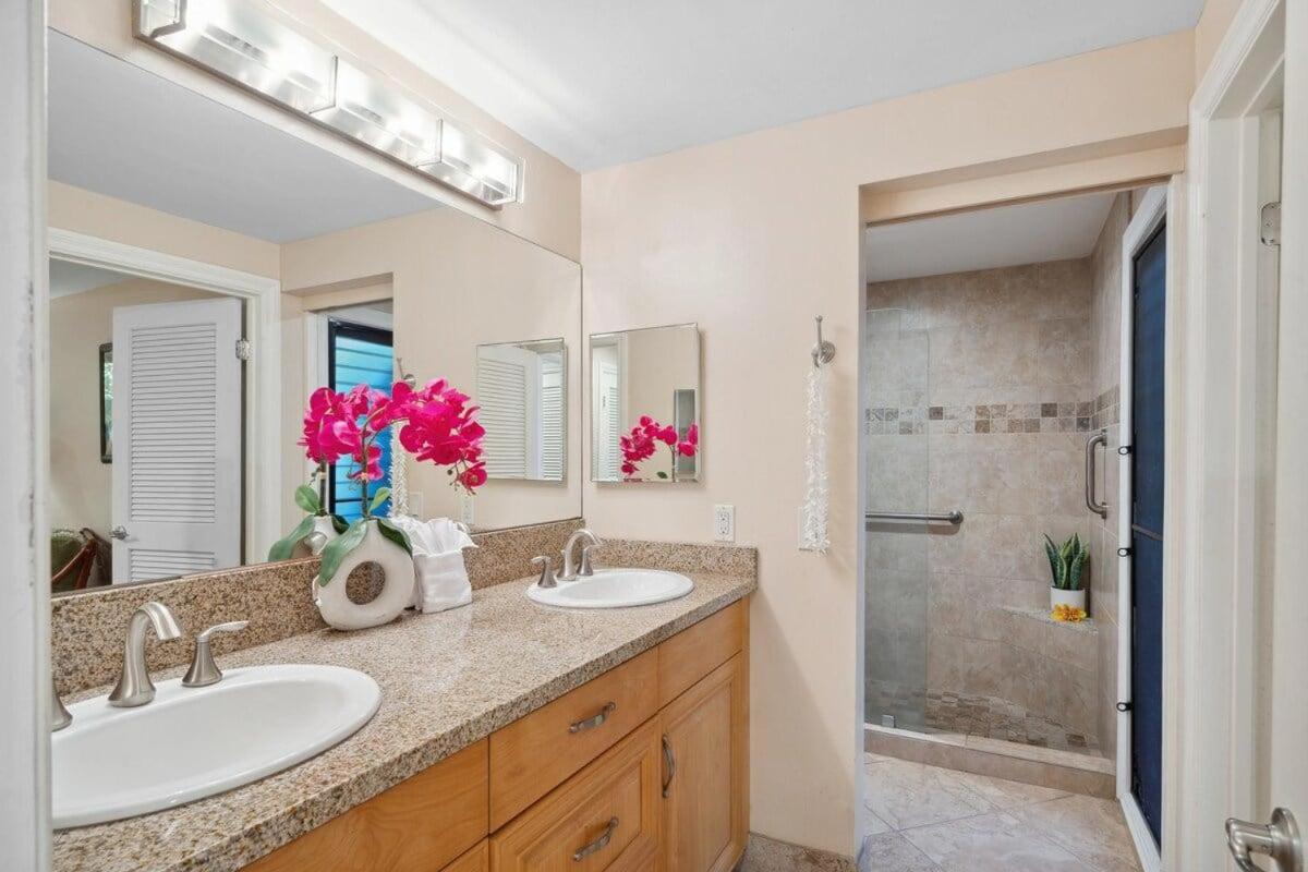 Kahana Village 31 · KHV 31 Spacious Direct Oceanfront 3BD Condo