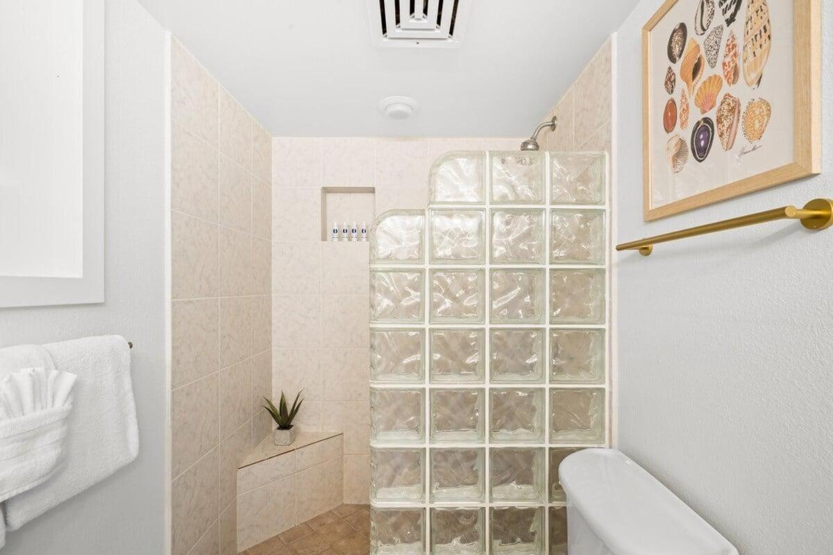 Kamaole Sands 8409 · KAS 8409 Ocean Views from this Freshly Upda