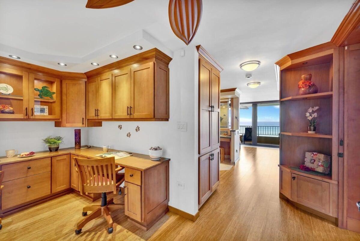 Paki Maui 301 · Direct Oceanfront Views Remodeled 2BD Condo