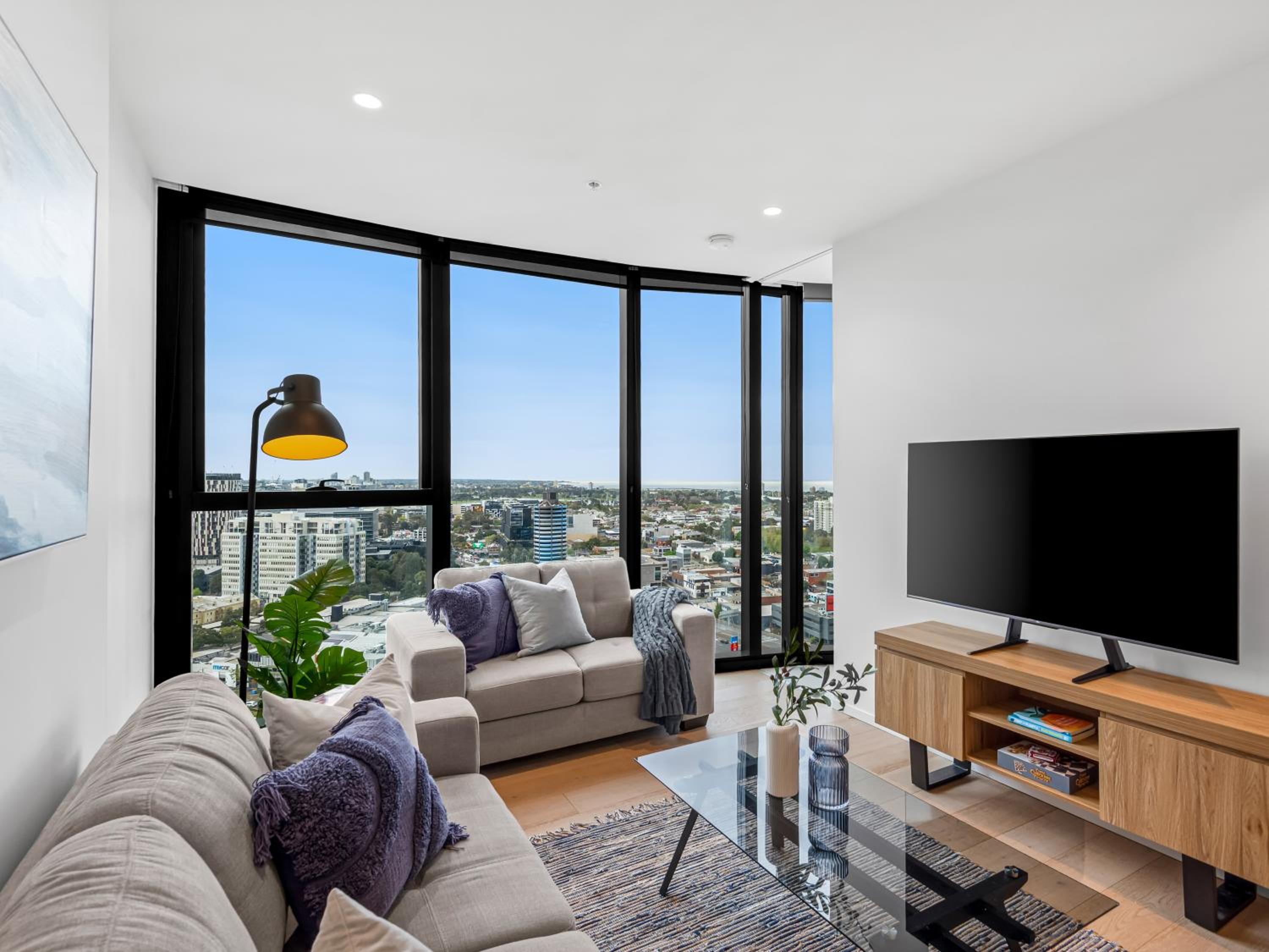 3BR Southbank Executive Apartment, Free Parking, Bay Views, Walk to Crown