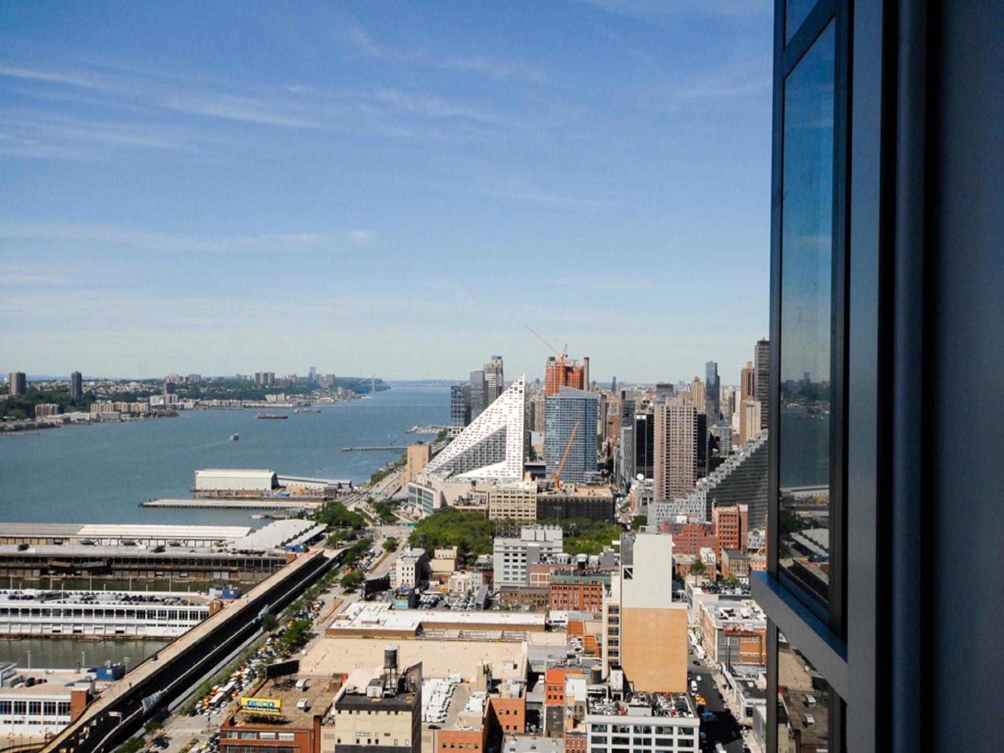 Global Luxury Suites at Sky