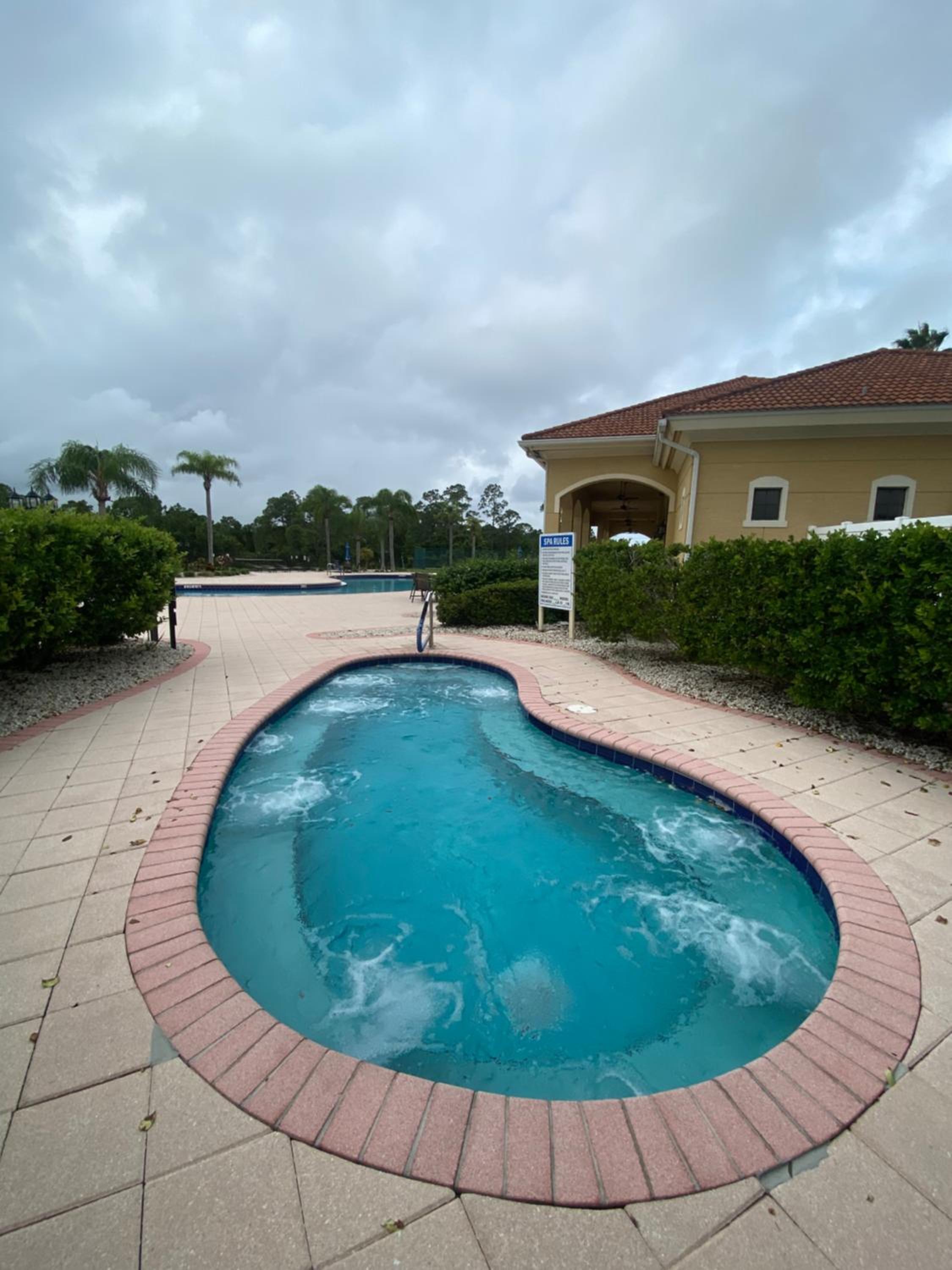 Modern Tropical Family Retreat near Legoland, Disney, Universal and Bok Towers