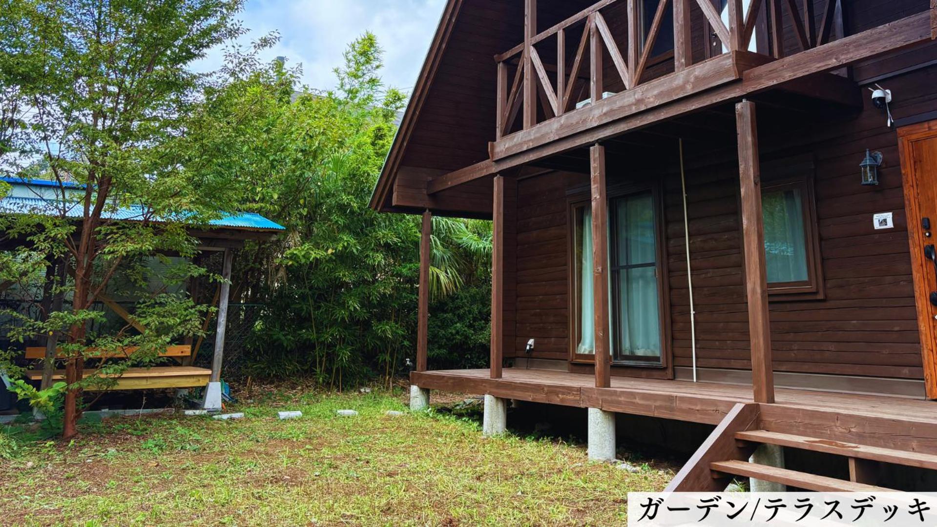 伊豆の高台に佇むログハウスの貸別荘 #一棟貸切 #グループや家族旅行におすすめ #広々リビング #BBQグリル付 #満点の星空 #大室山を眺める #桜並木通り近く #伊東市 #伊豆高原 #kazamichi