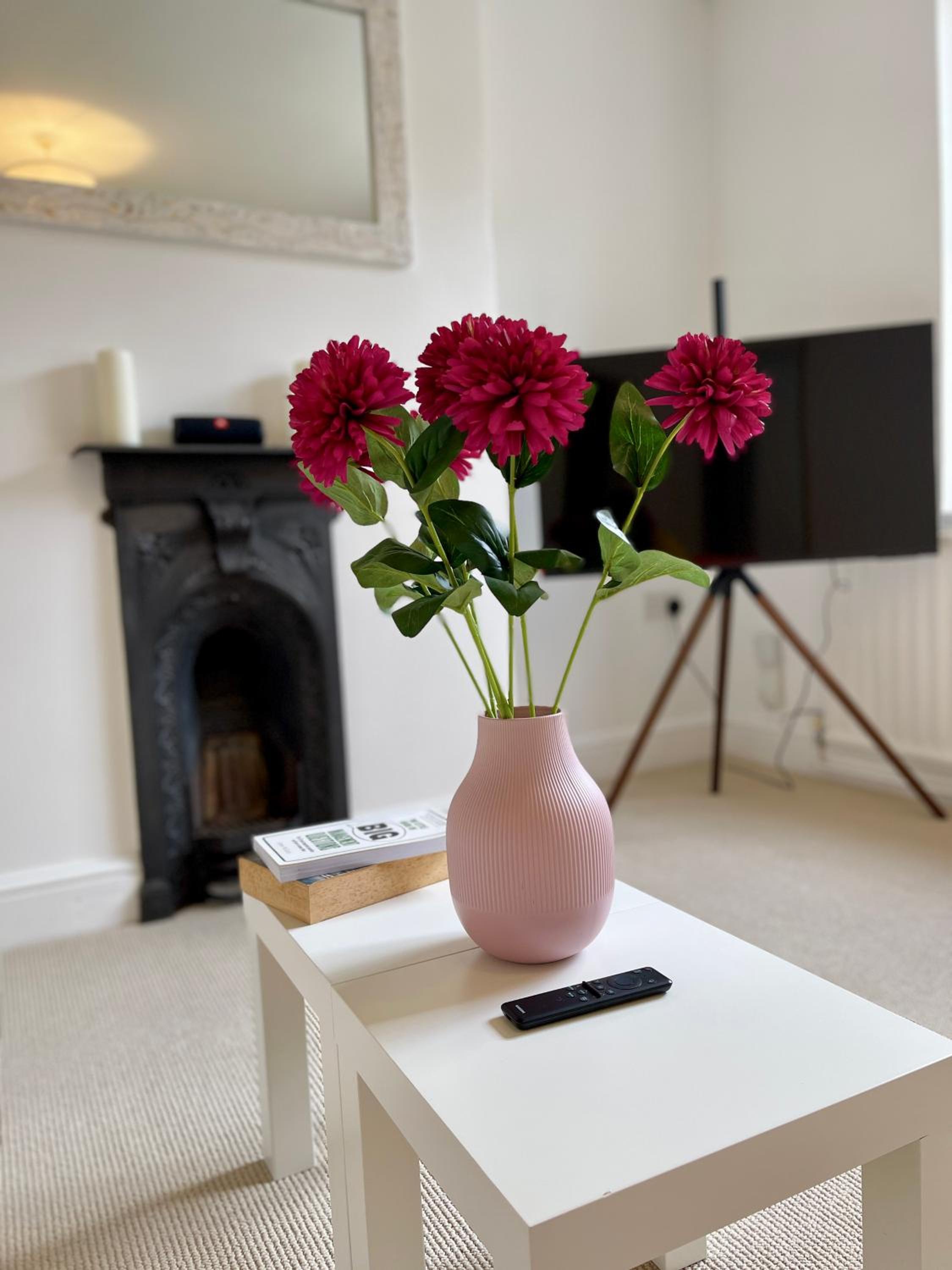 Spacious & Cosy Central London 3-bed Victoria TownHouse, with Private Garden