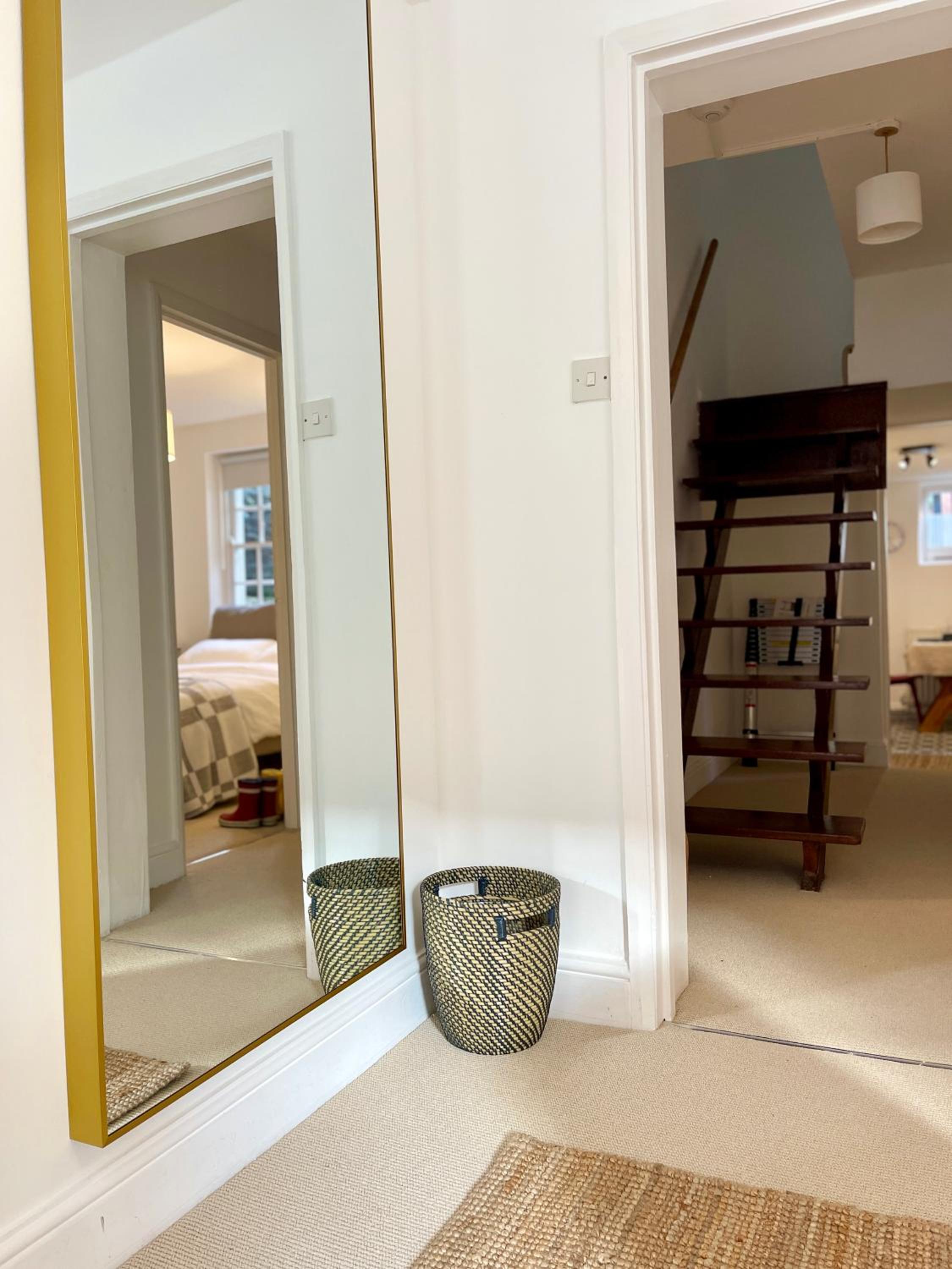 Spacious & Cosy Central London 3-bed Victoria TownHouse, with Private Garden
