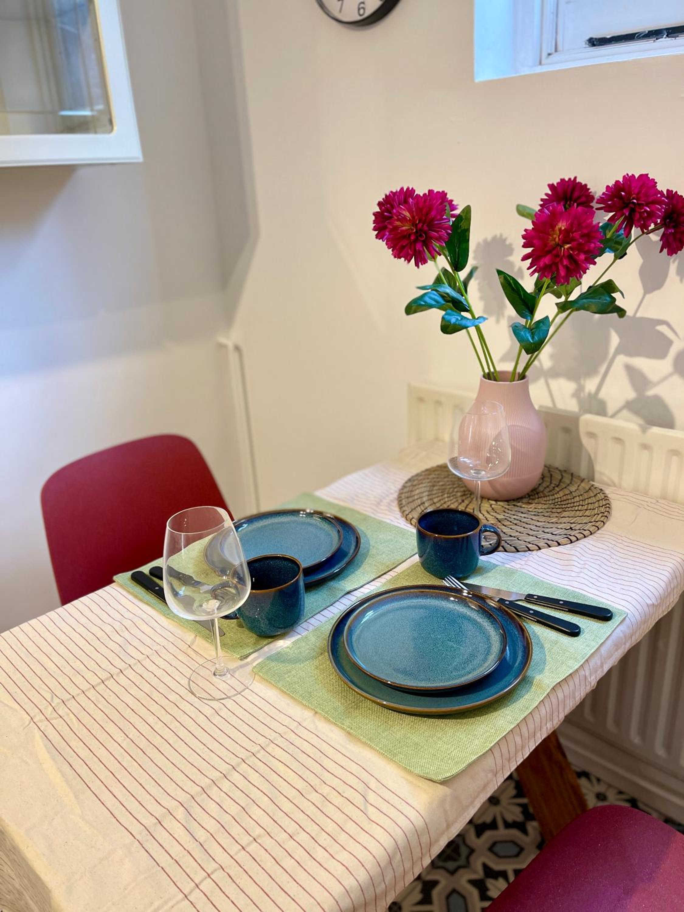Spacious & Cosy Central London 3-bed Victoria TownHouse, with Private Garden