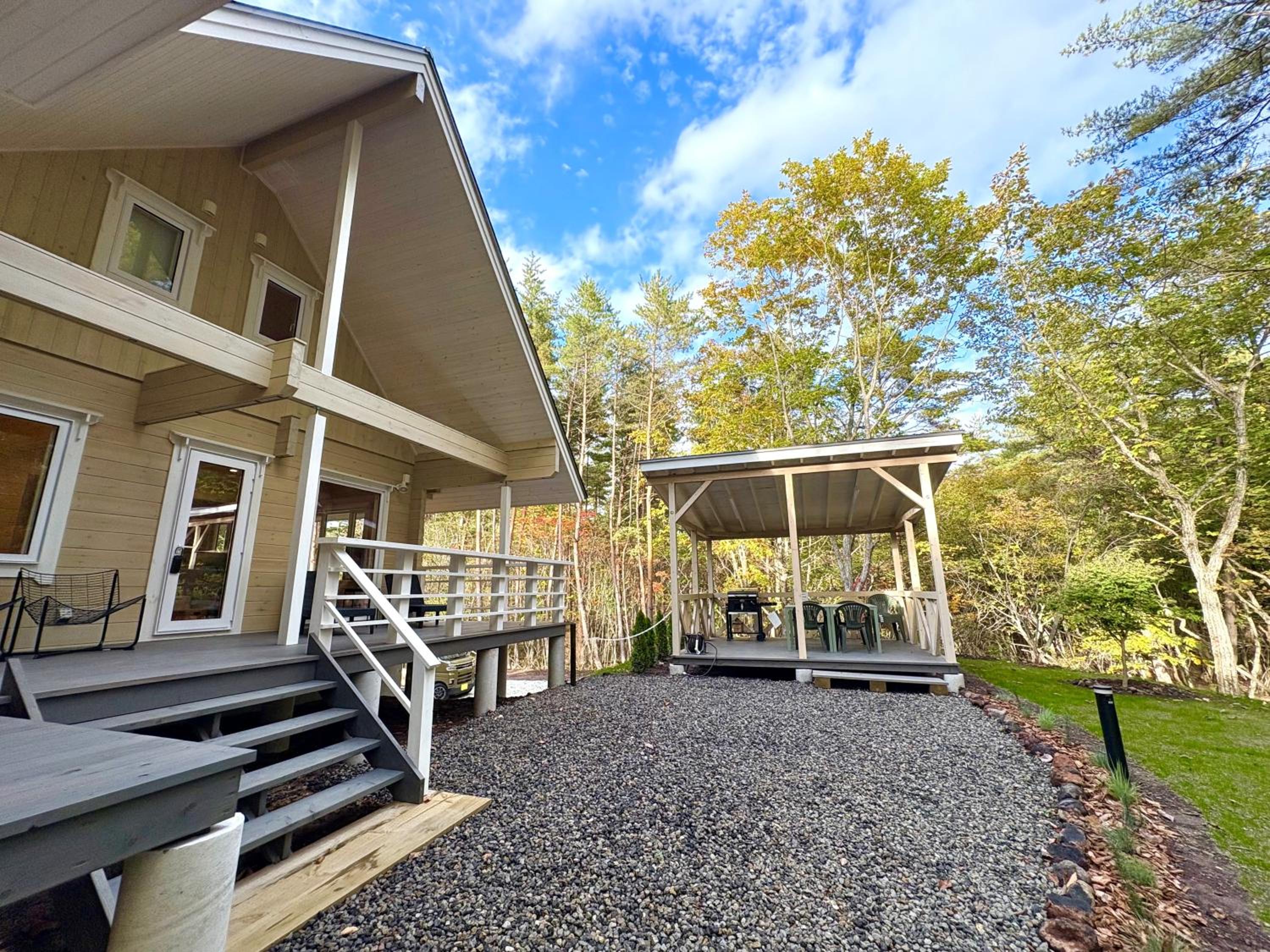 Second House kukka