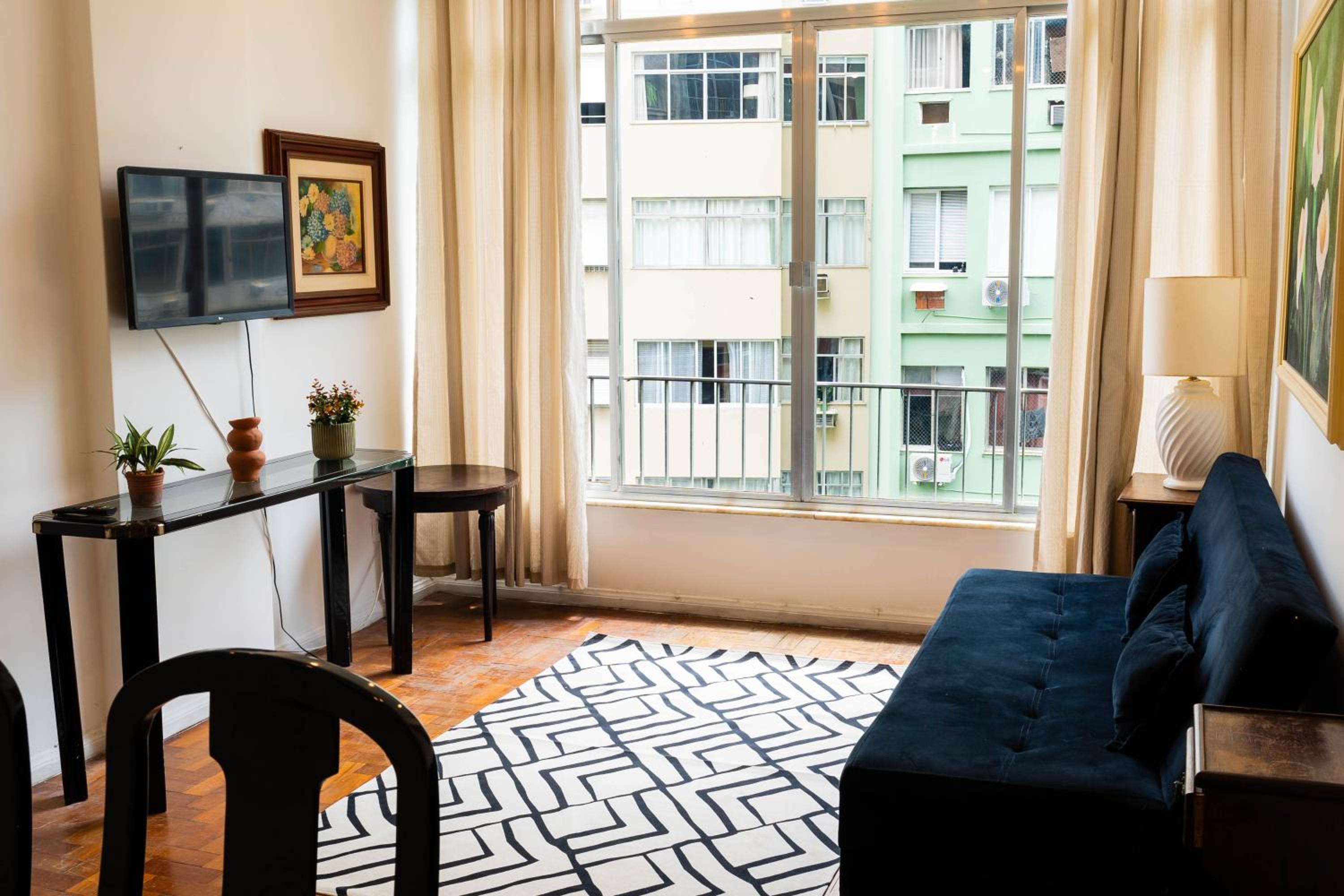 Copacabana Classic - Top Location - Budget flat