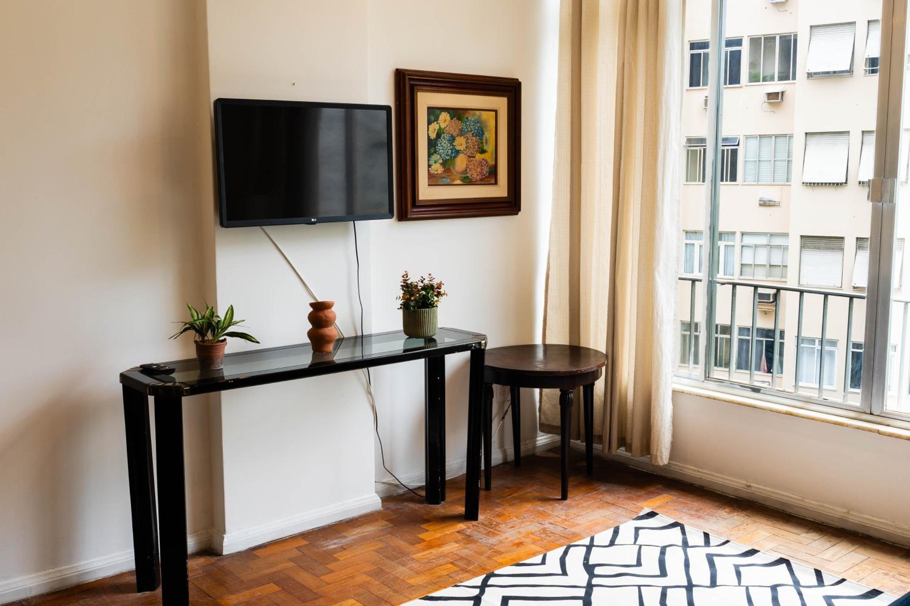 Copacabana Classic - Top Location - Budget flat