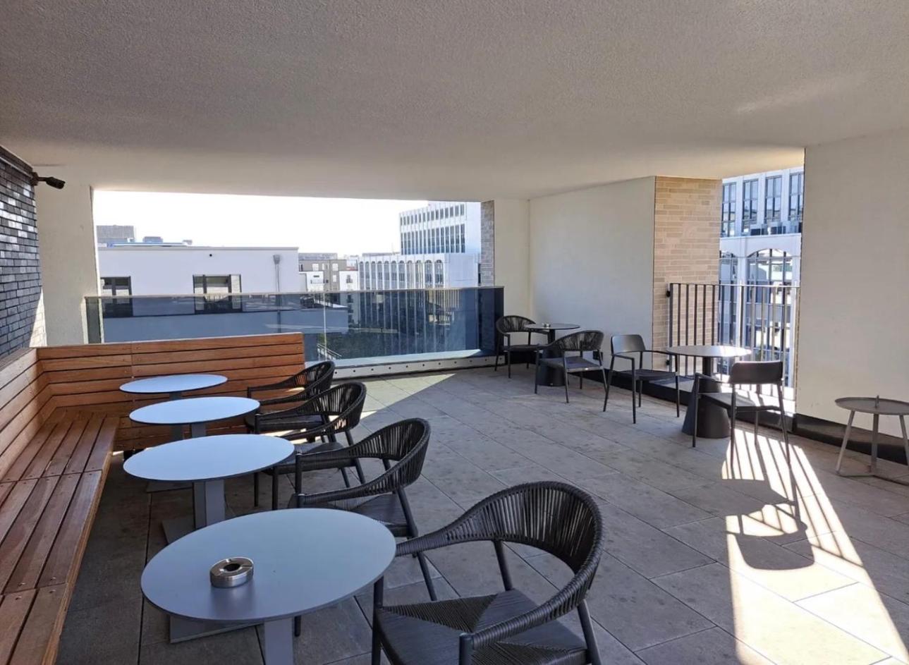 Homely! Skyview Apartment Frankfurt Airport, Fair, Rooftop, Gym!