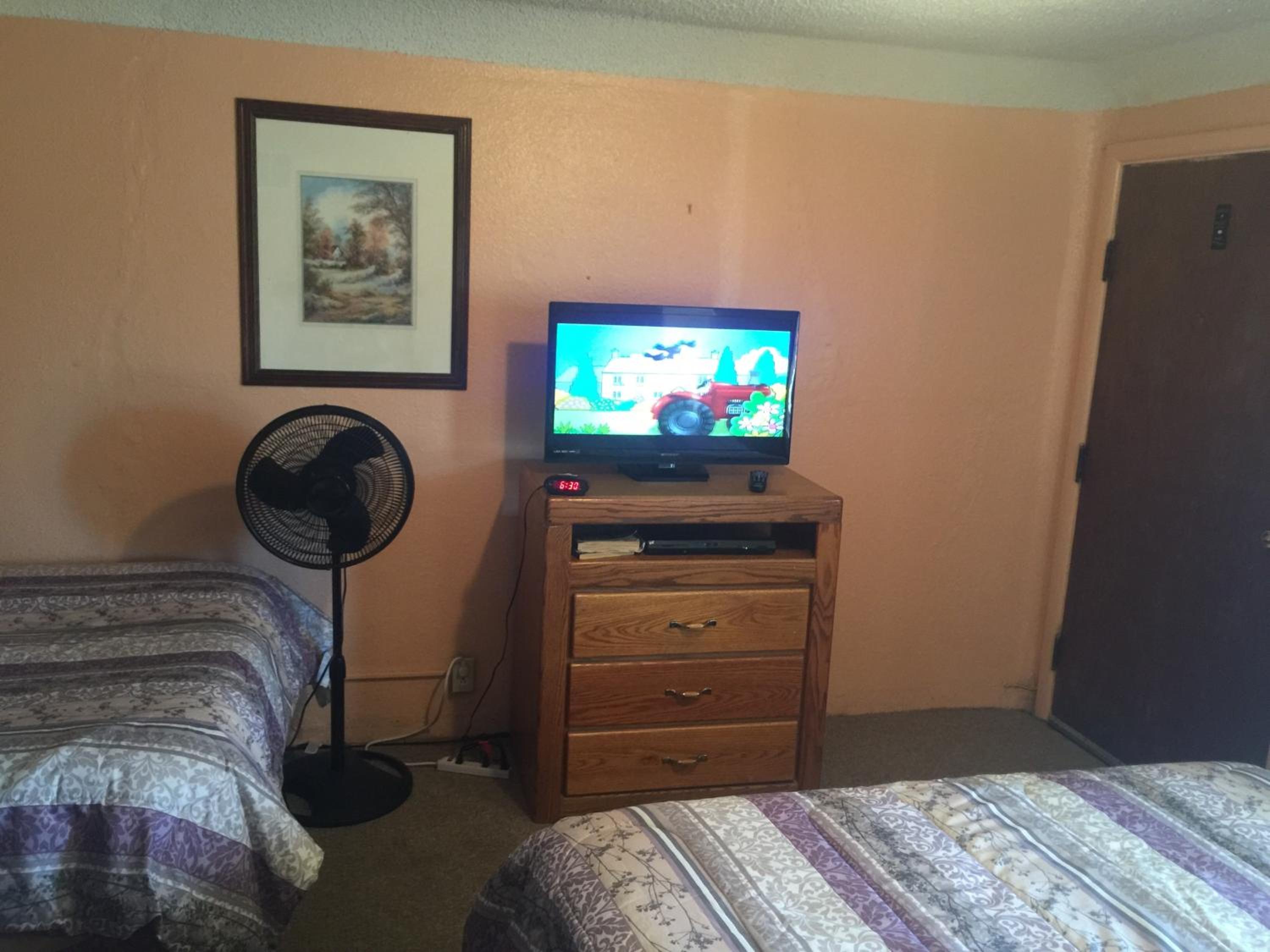 Budget Inn Motel Chemult view 2