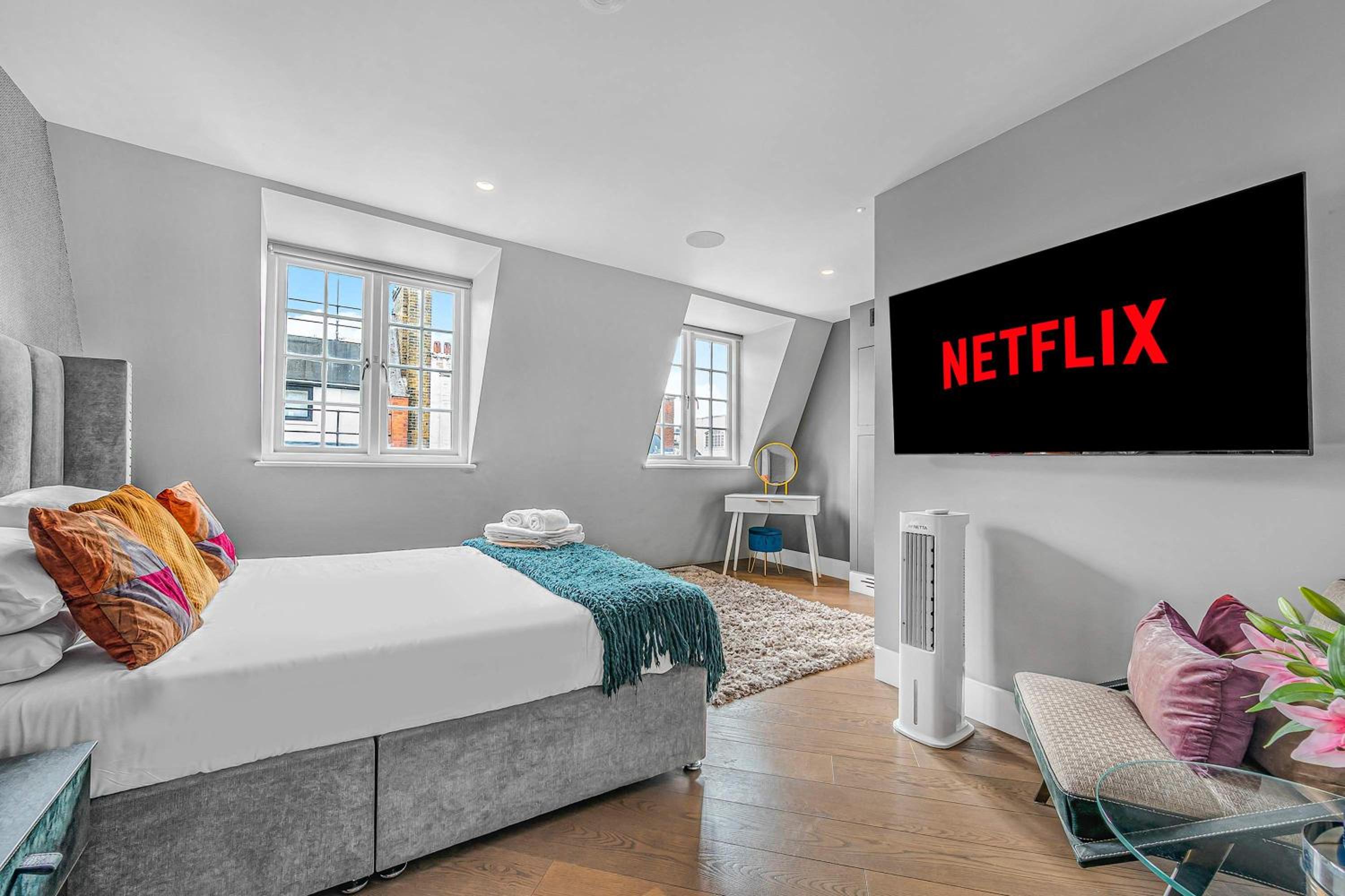 Luxury 1-bed Penthouse with AC by Carnaby Street