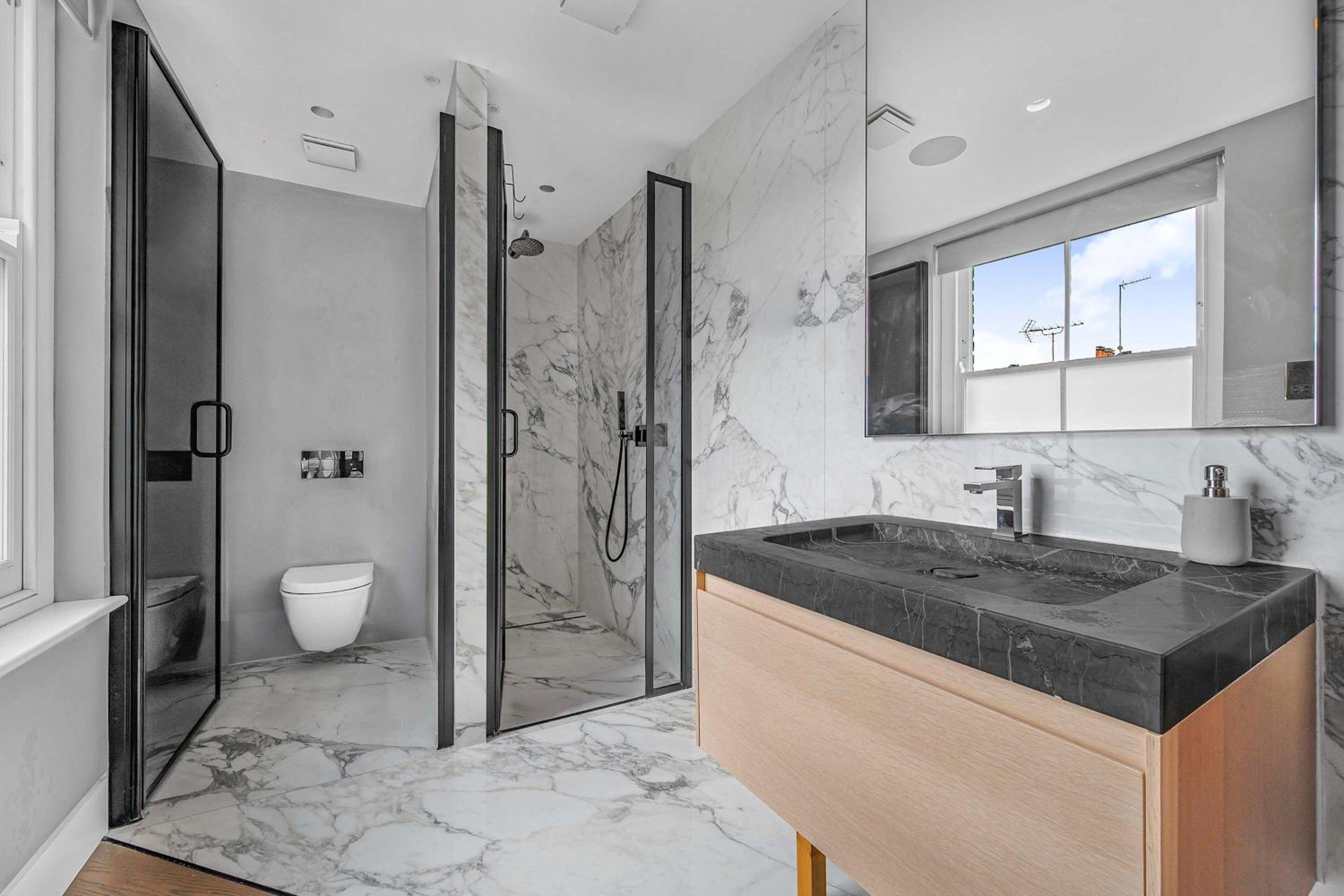 Luxury 1-bed Penthouse with AC by Carnaby Street