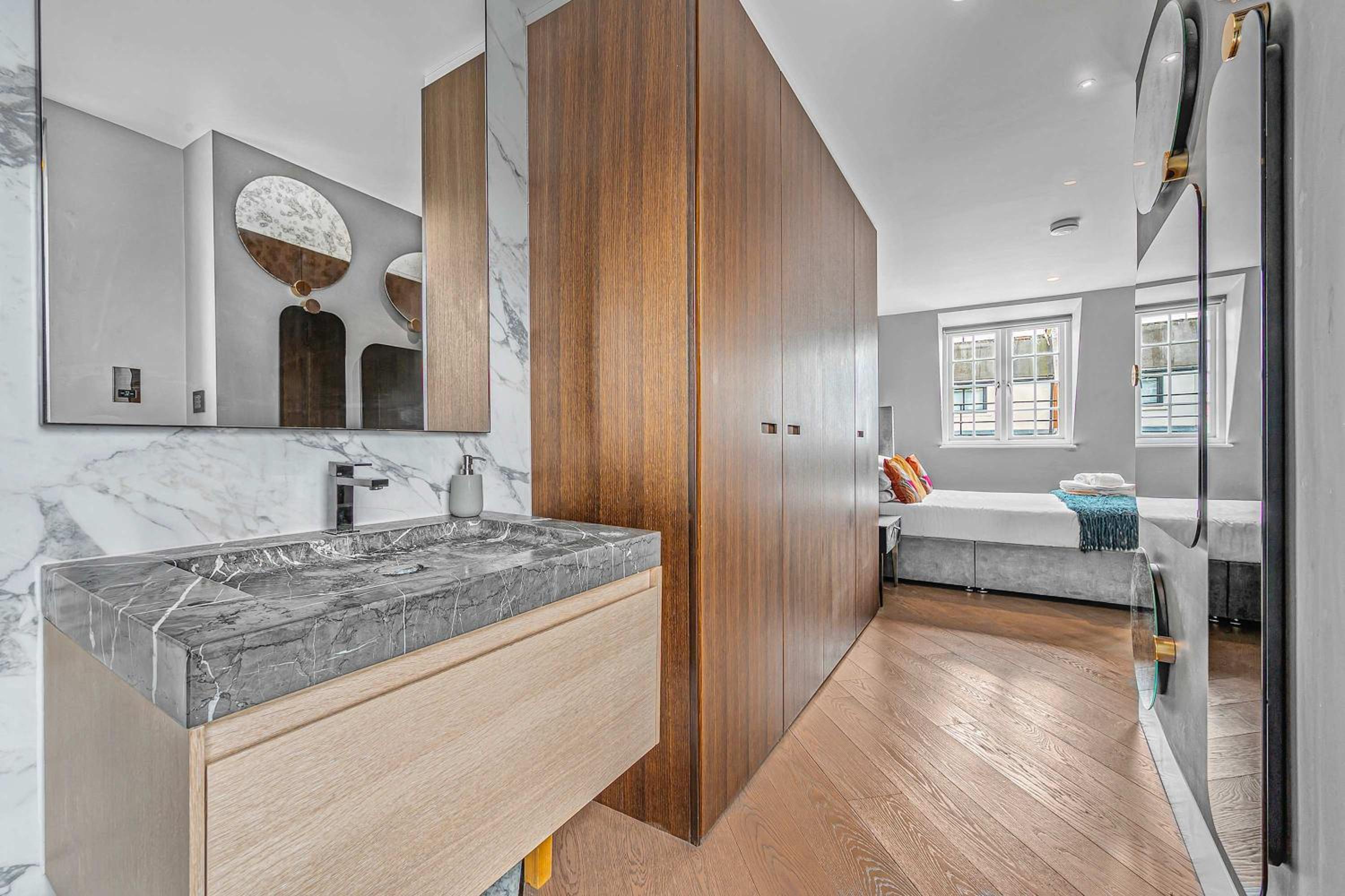 Luxury 1-bed Penthouse with AC by Carnaby Street