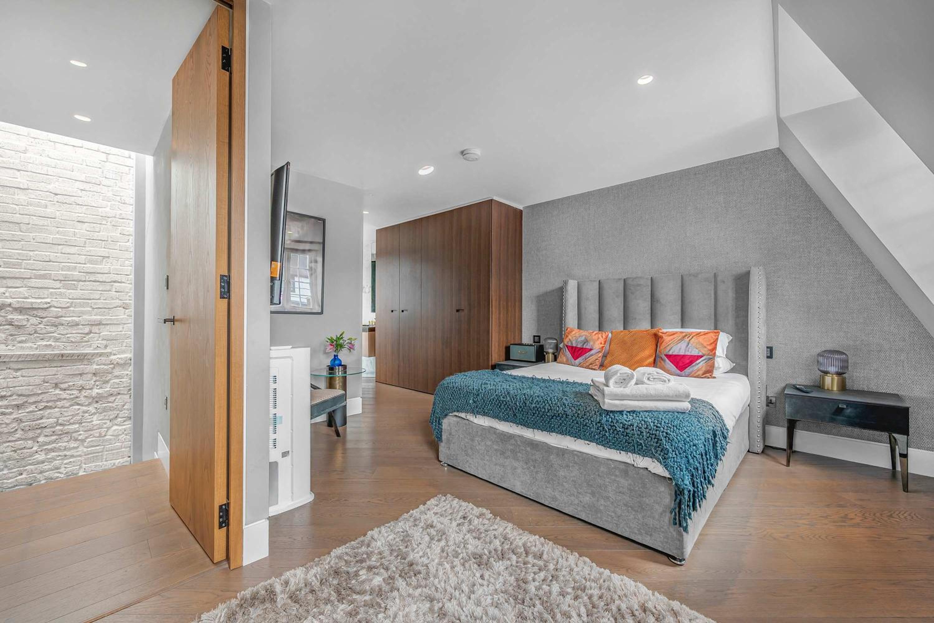 Luxury 1-bed Penthouse with AC by Carnaby Street