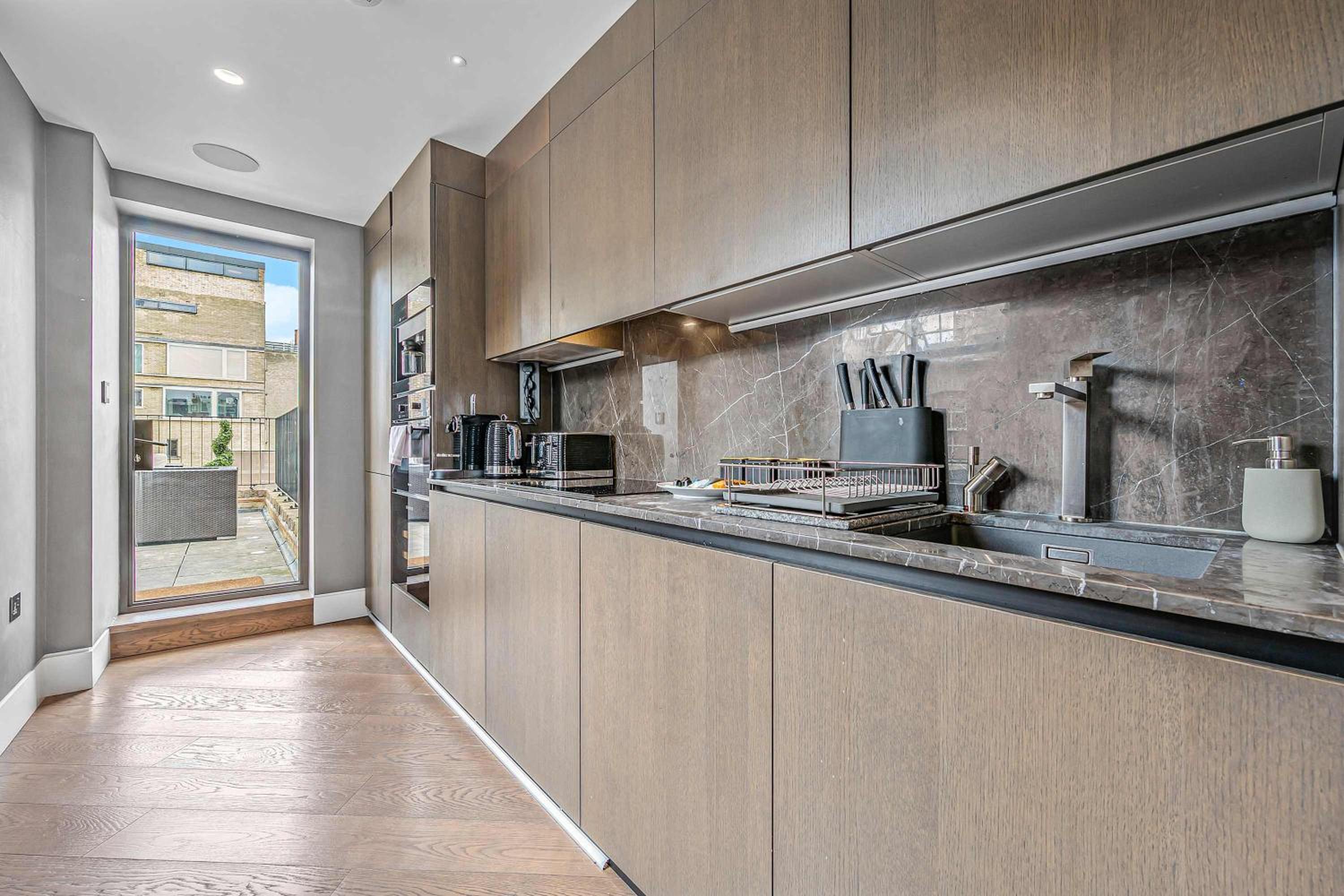 Luxury 1-bed Penthouse with AC by Carnaby Street