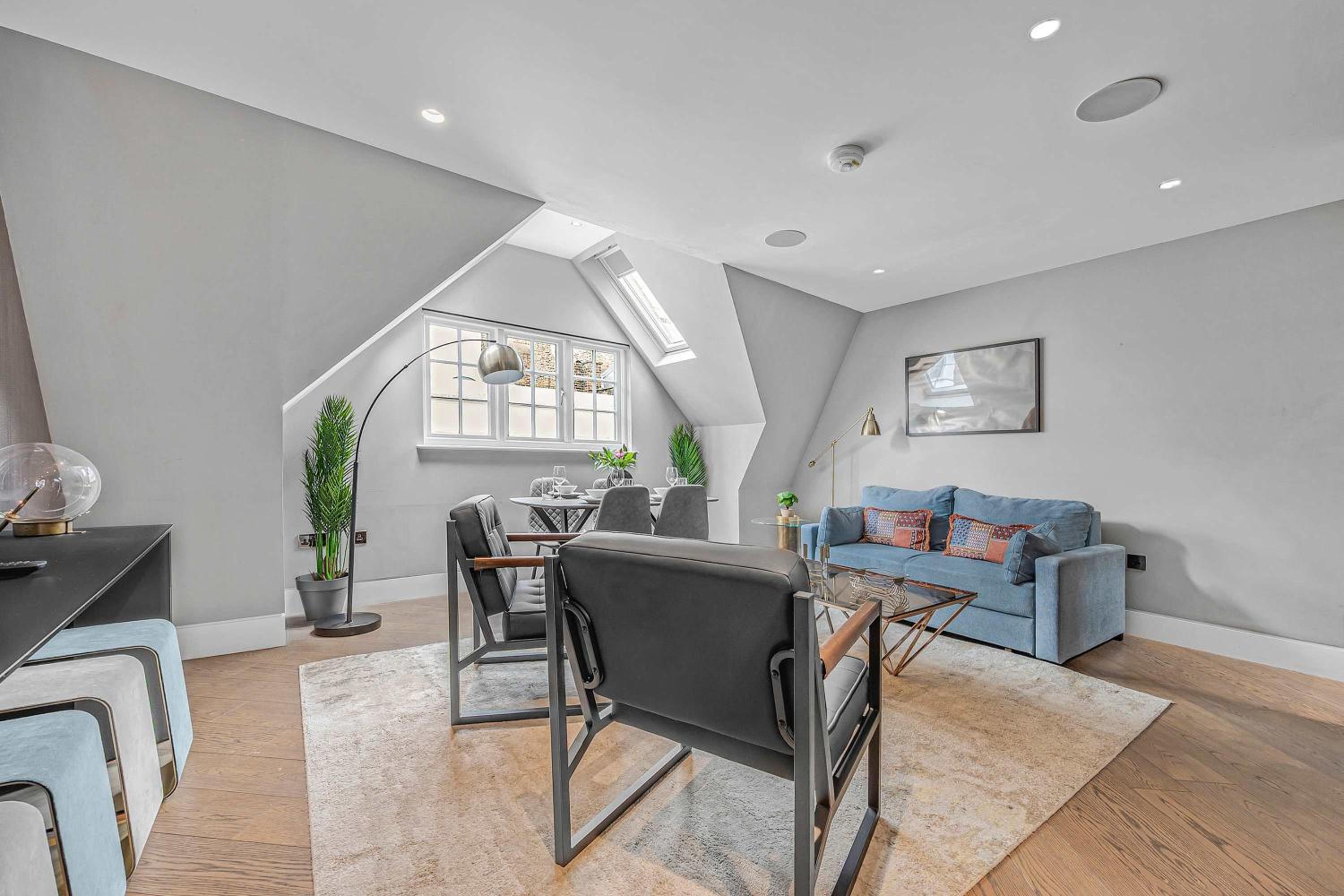 Luxury 1-bed Penthouse with AC by Carnaby Street