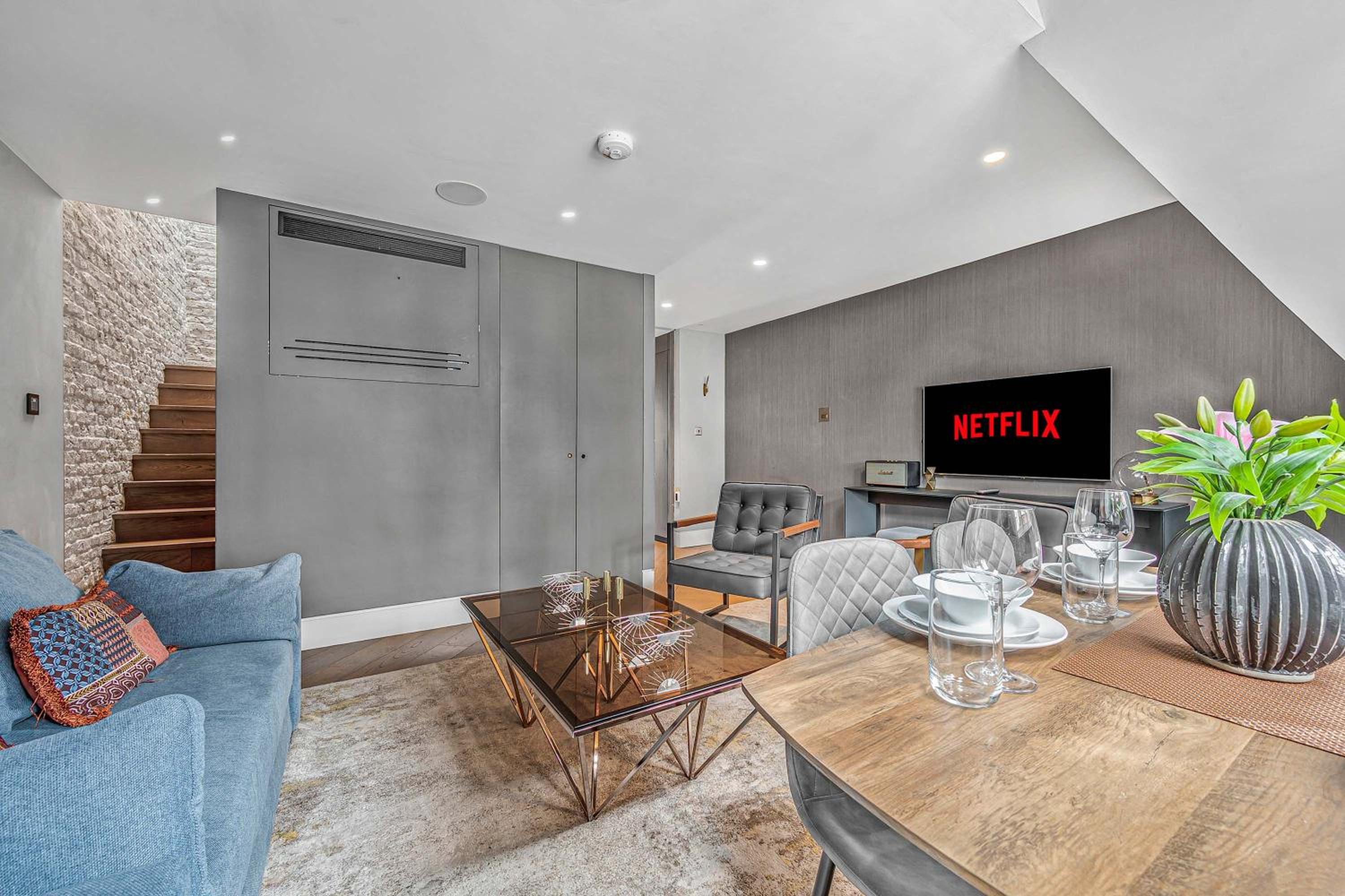 Luxury 1-bed Penthouse with AC by Carnaby Street