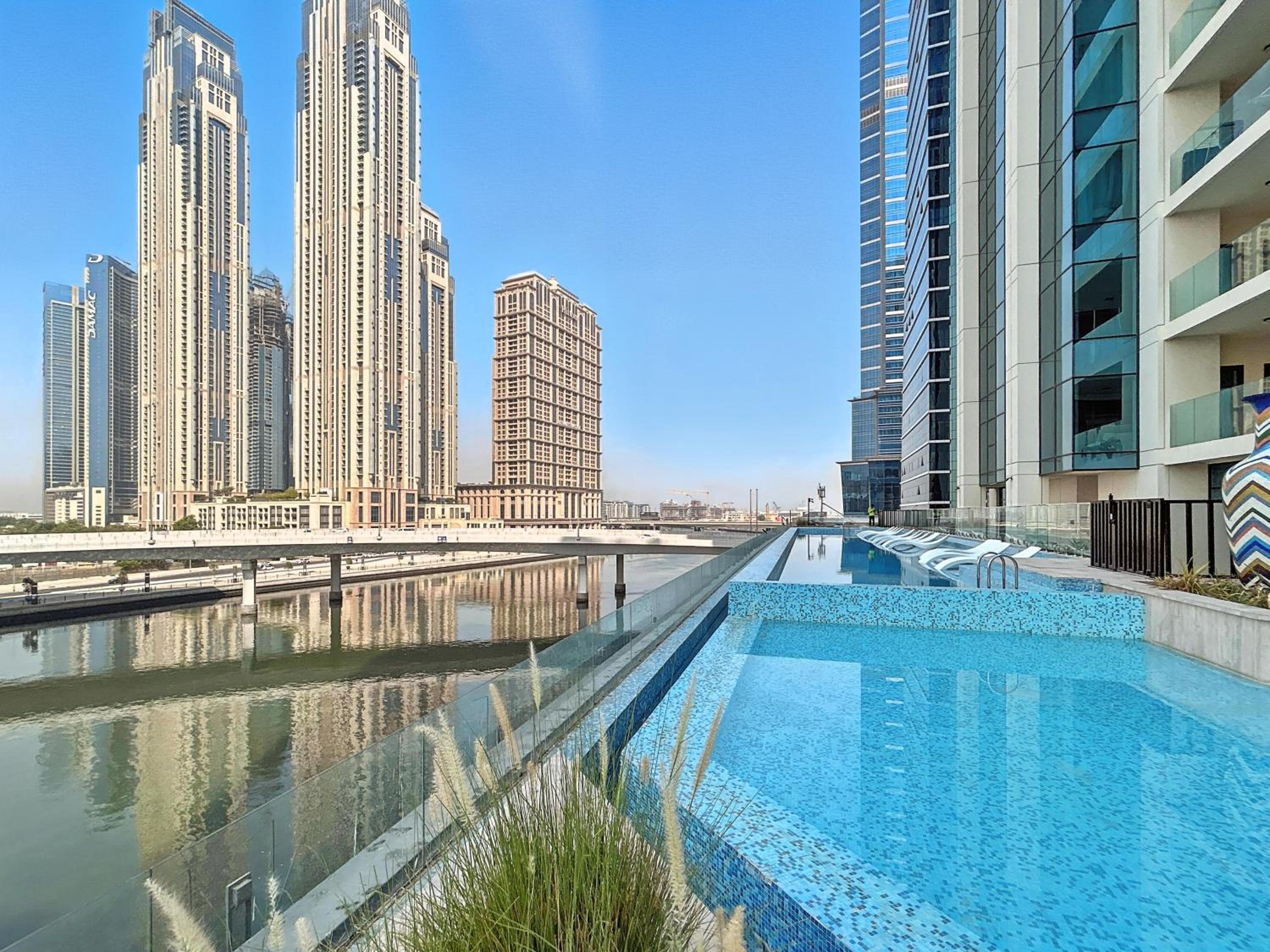 Luxury Suite Huge Terrace Canal and Gevora Views with Infinity Pool