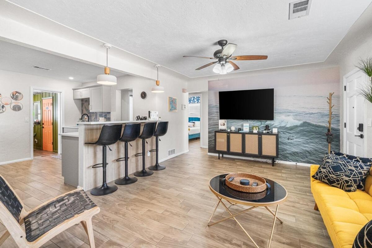 Tropical Disco, Luxury, Top 5 percent of Homes, Guest Favorite, Heated Pool, Mins to St Pete Beach