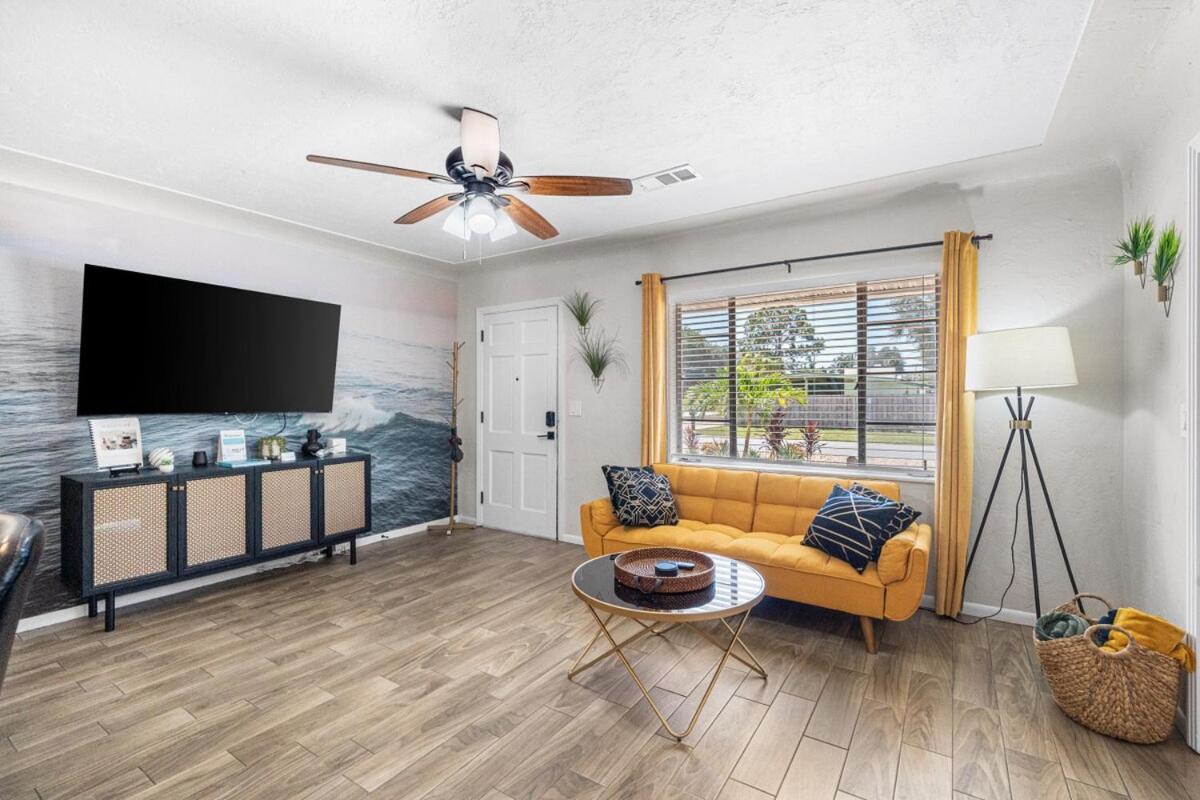 Tropical Disco, Luxury, Top 5 percent of Homes, Guest Favorite, Heated Pool, Mins to St Pete Beach