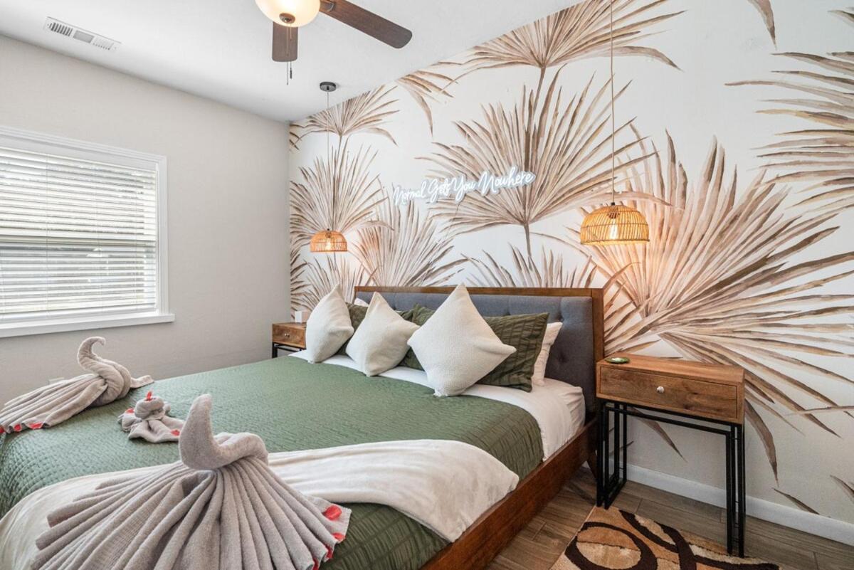Tropical Disco, Luxury, Top 5 percent of Homes, Guest Favorite, Heated Pool, Mins to St Pete Beach