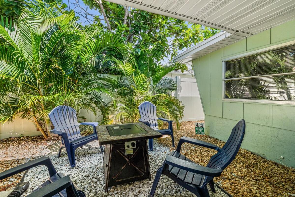 Tropical Disco, Luxury, Top 5 percent of Homes, Guest Favorite, Heated Pool, Mins to St Pete Beach
