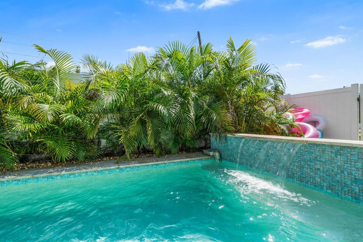 Tropical Disco, Luxury, Top 5 percent of Homes, Guest Favorite, Heated Pool, Mins to St Pete Beach